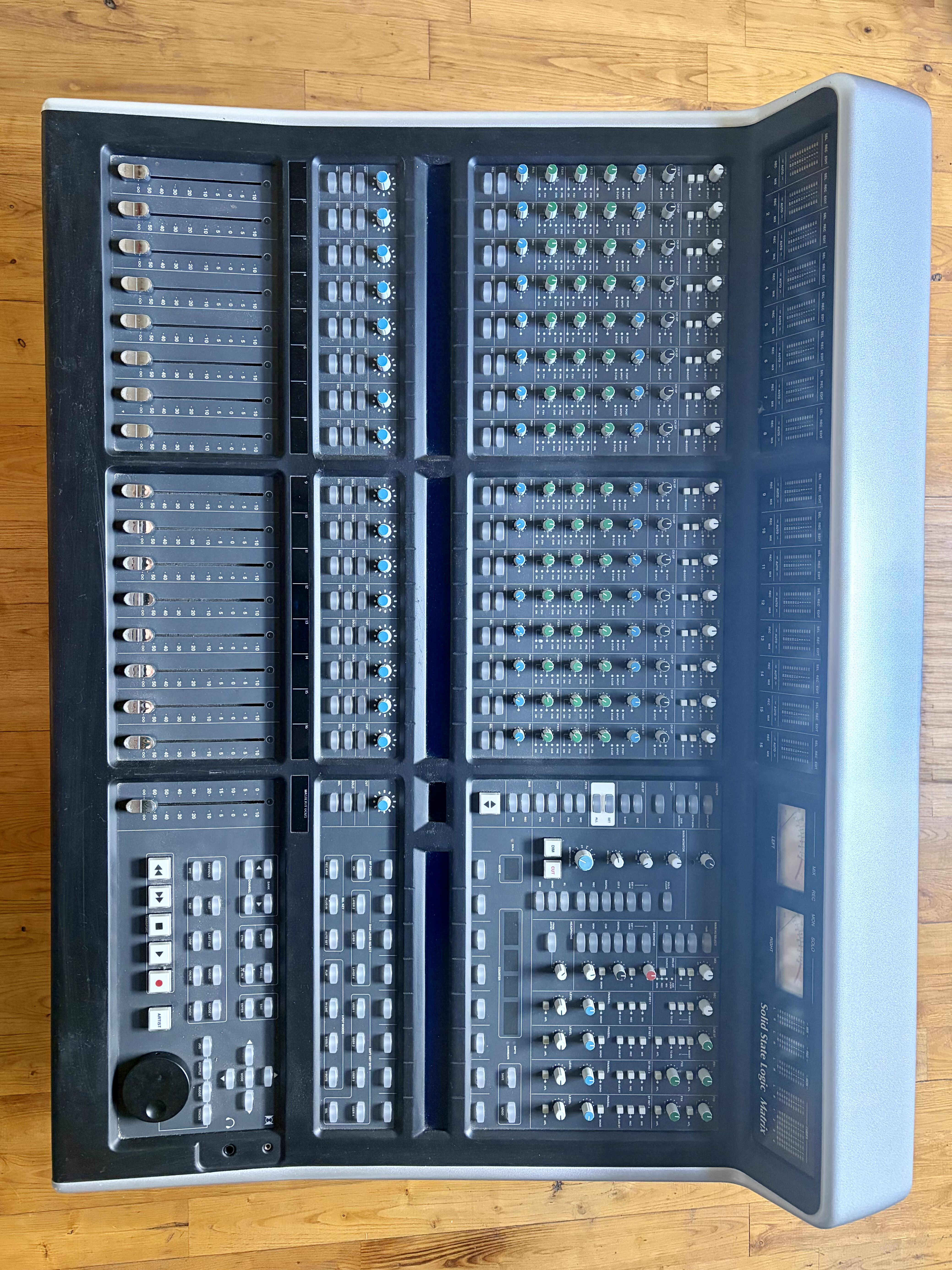 SSL Matrix SuperAnalogue – 16 faders / 40 entrées + câblage