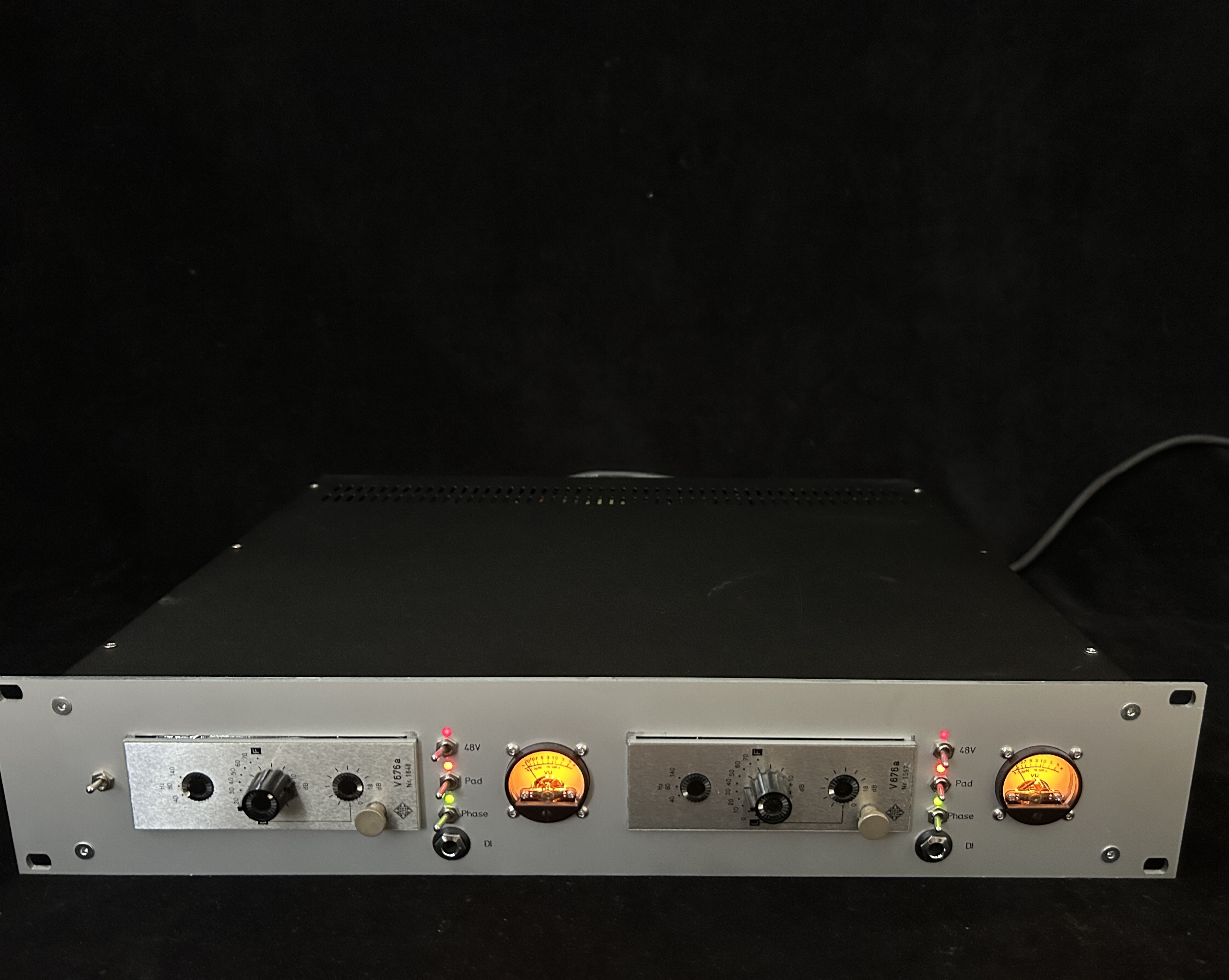 Paire de V676a re-cappés, rackés avec D.I et 48v