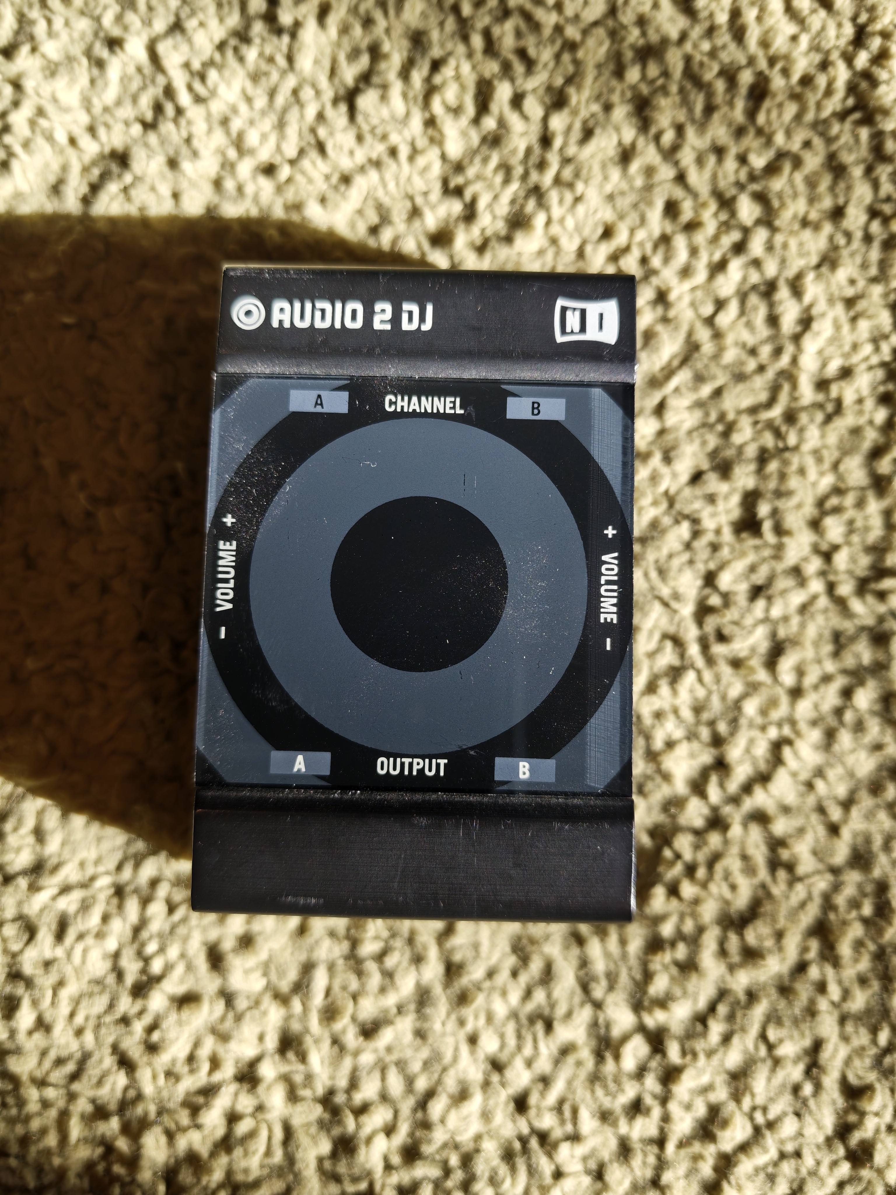 vends carte son Native Instruments Audio 2 DJ