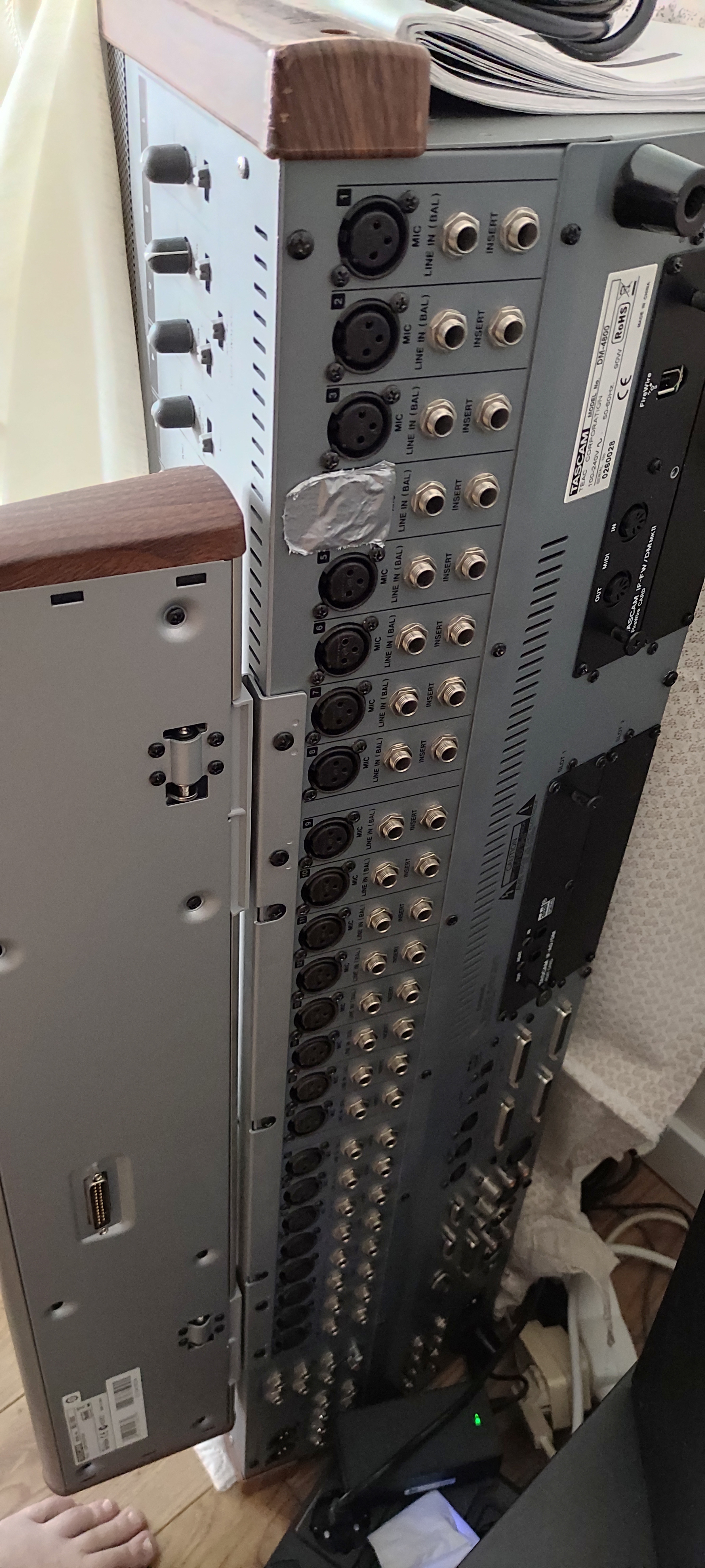 Table mixage pro Tascam DM-4800 + barre graph