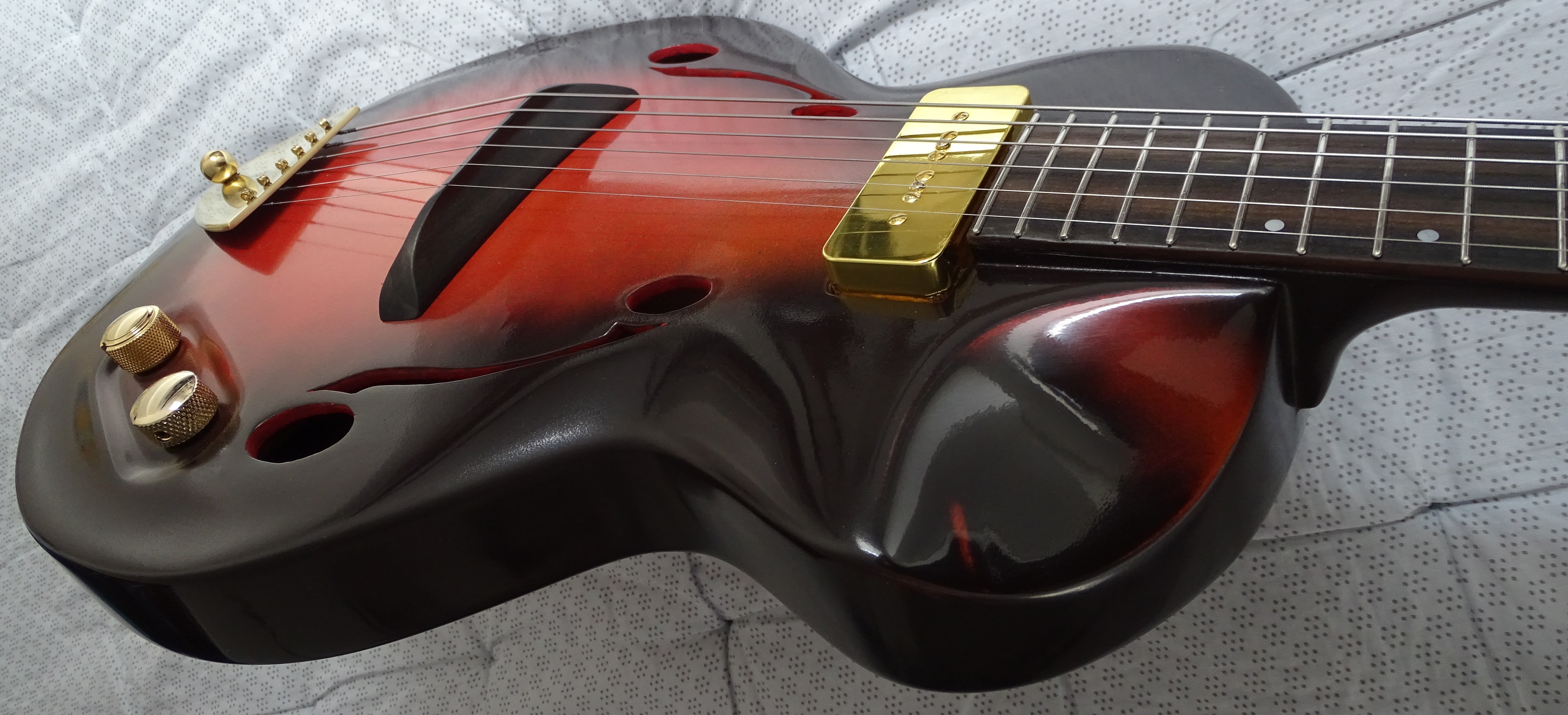 Guitare BlueJazz Hollow body NEUVE de Luthier - Thierry RESTA