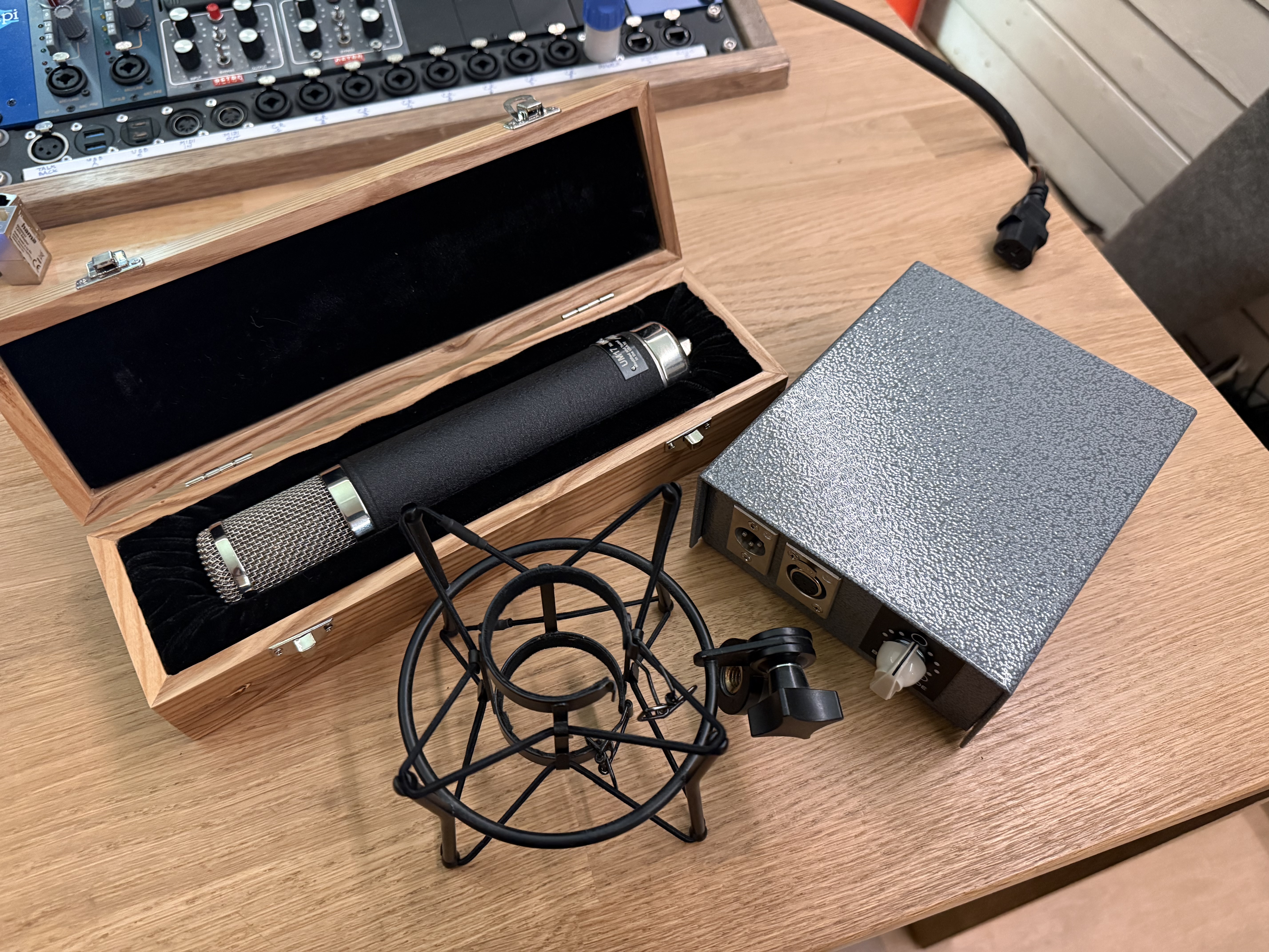 Blackspade Acoustics UM17 – micro à lampe multipattern – AMI / Oliver Archut – complet