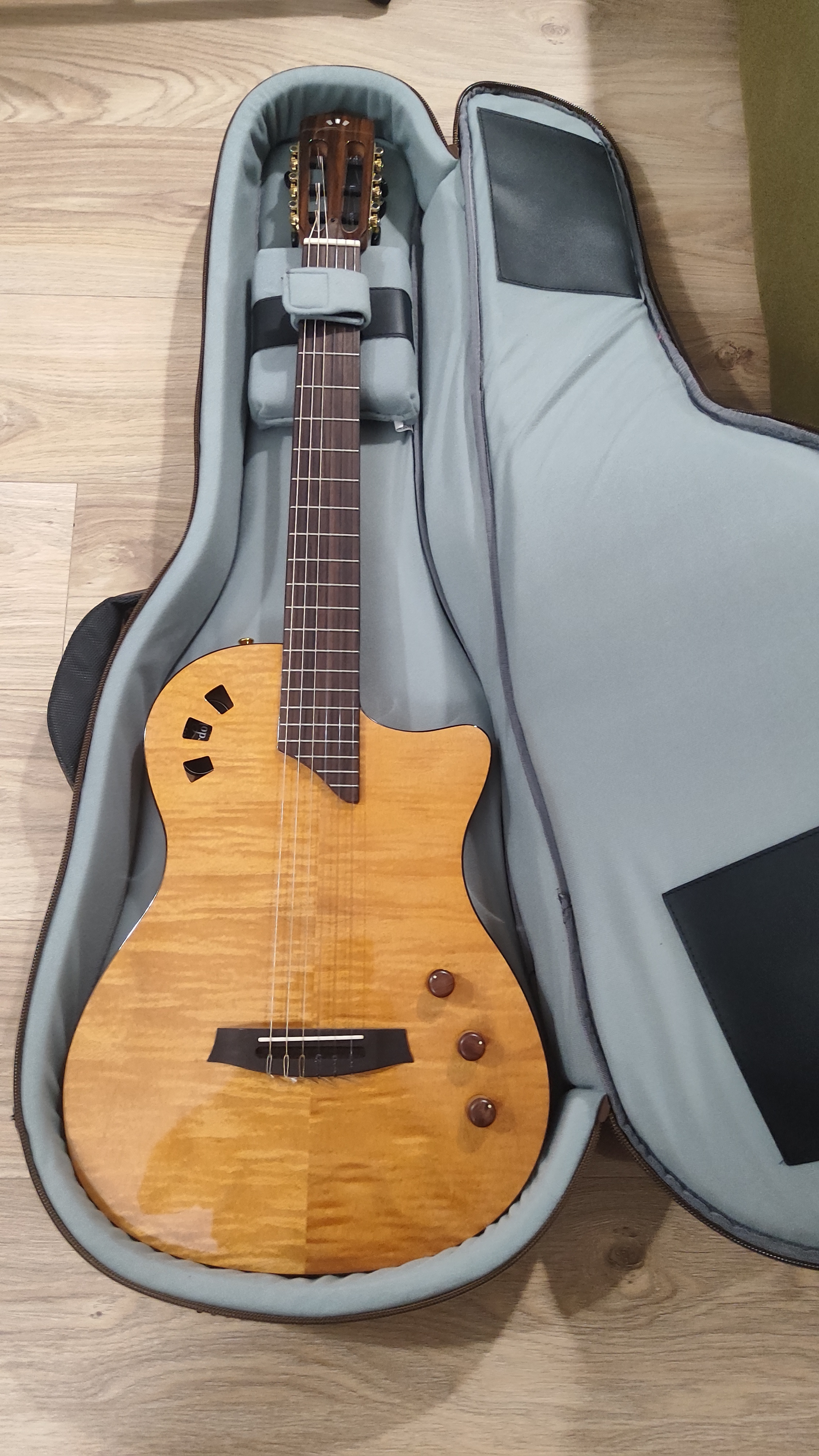 Cordoba Stage Guitar Amber Electro Nylon 