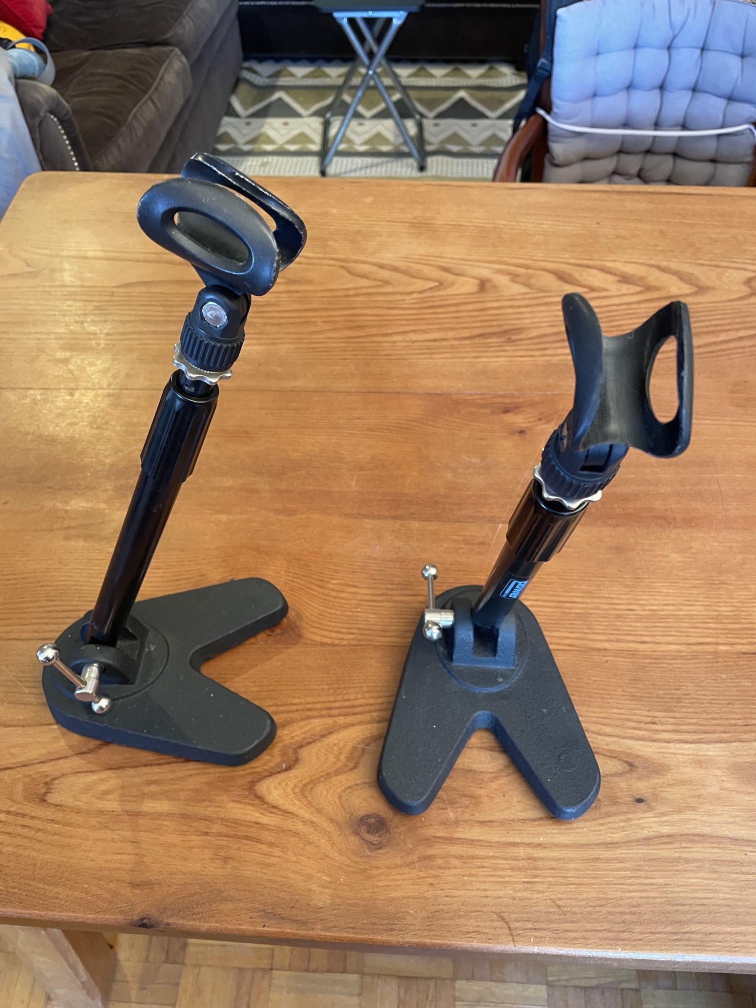 Vends 2 pieds de micro/socle bas
