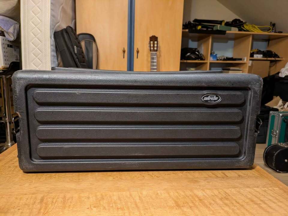 Vends SKB Roto-Molded 4U Shallow Rack
