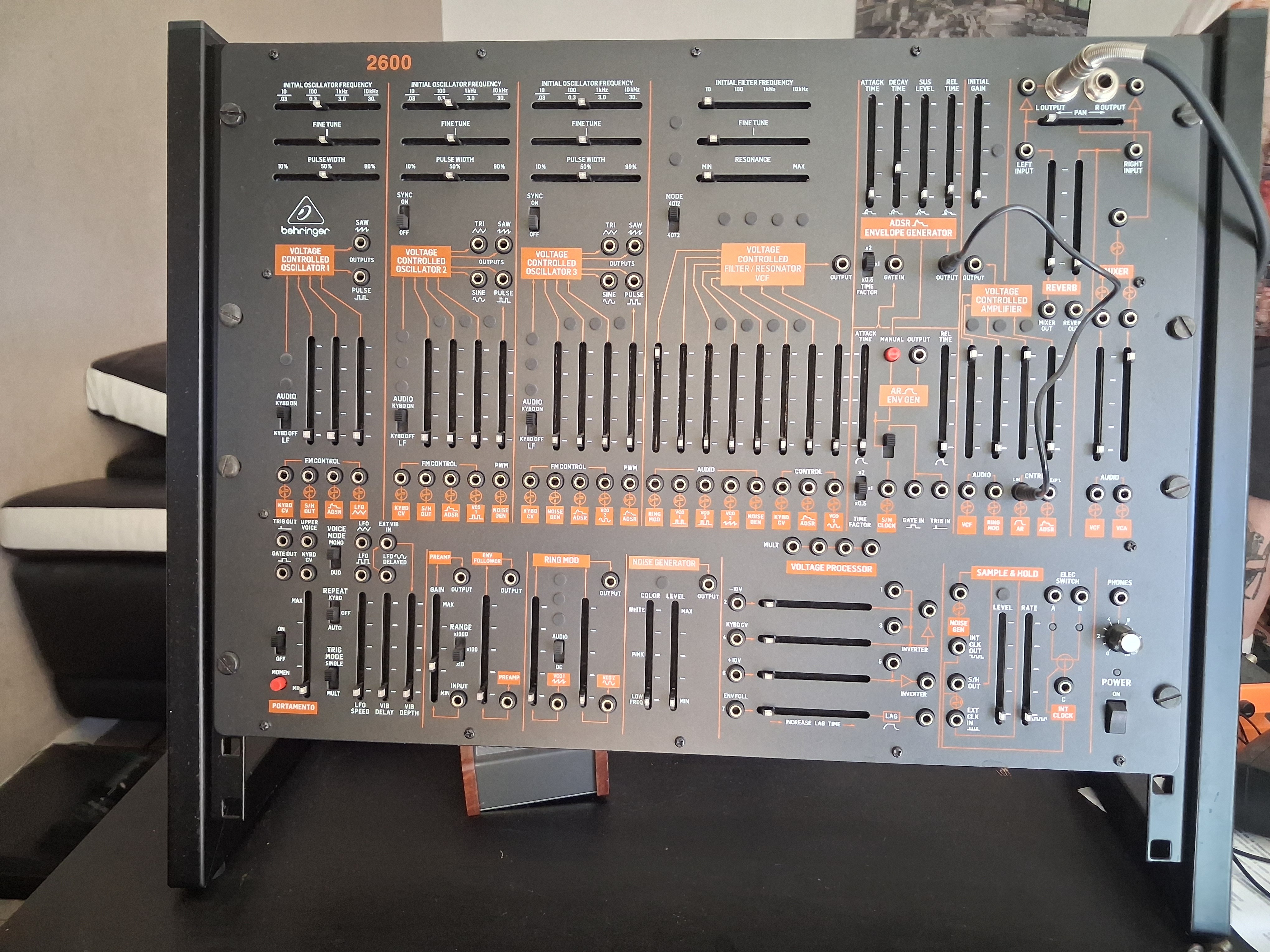 Behringer 2600 avec chassis