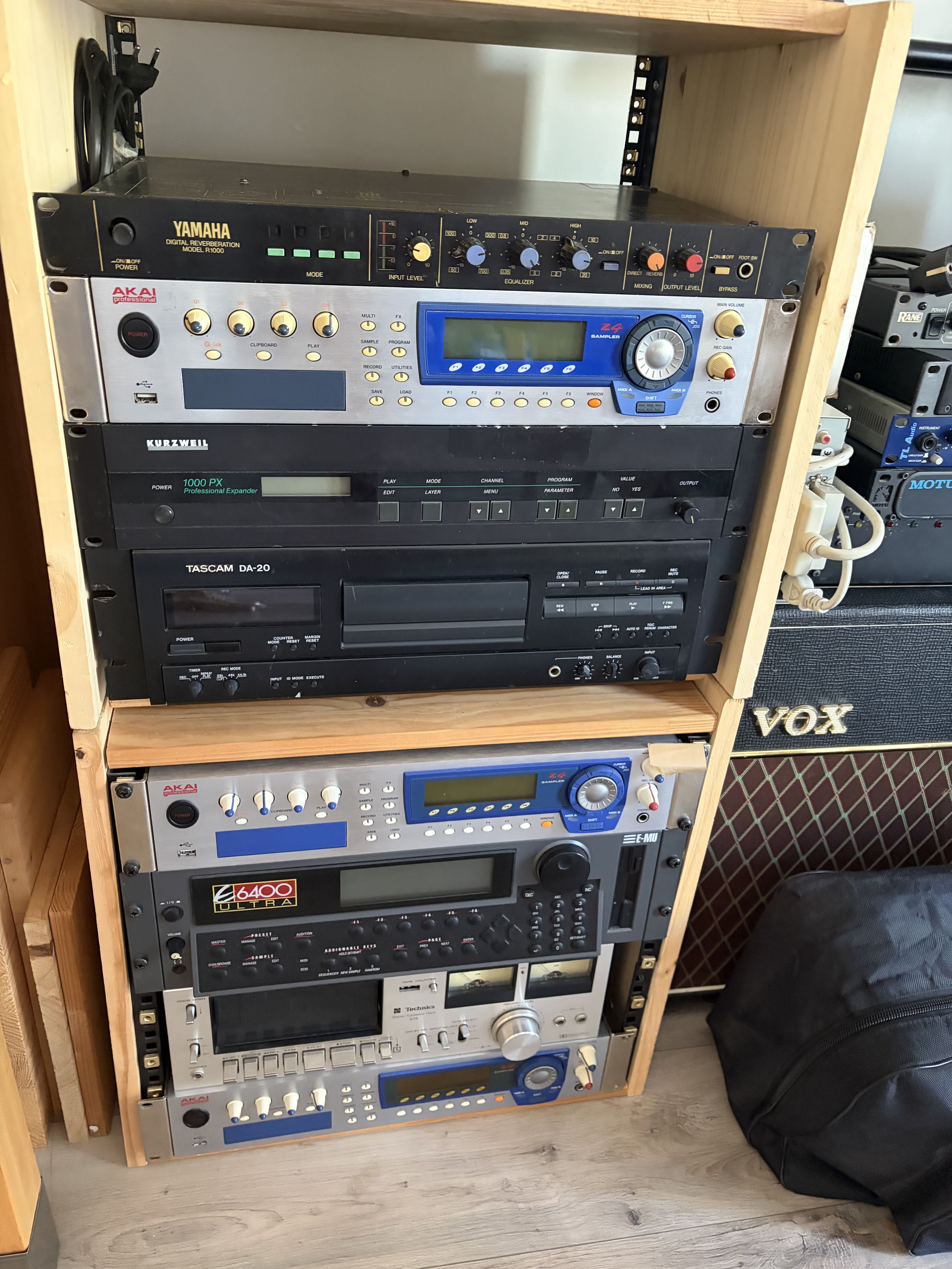 Vends 3 Akai Professional Z-4