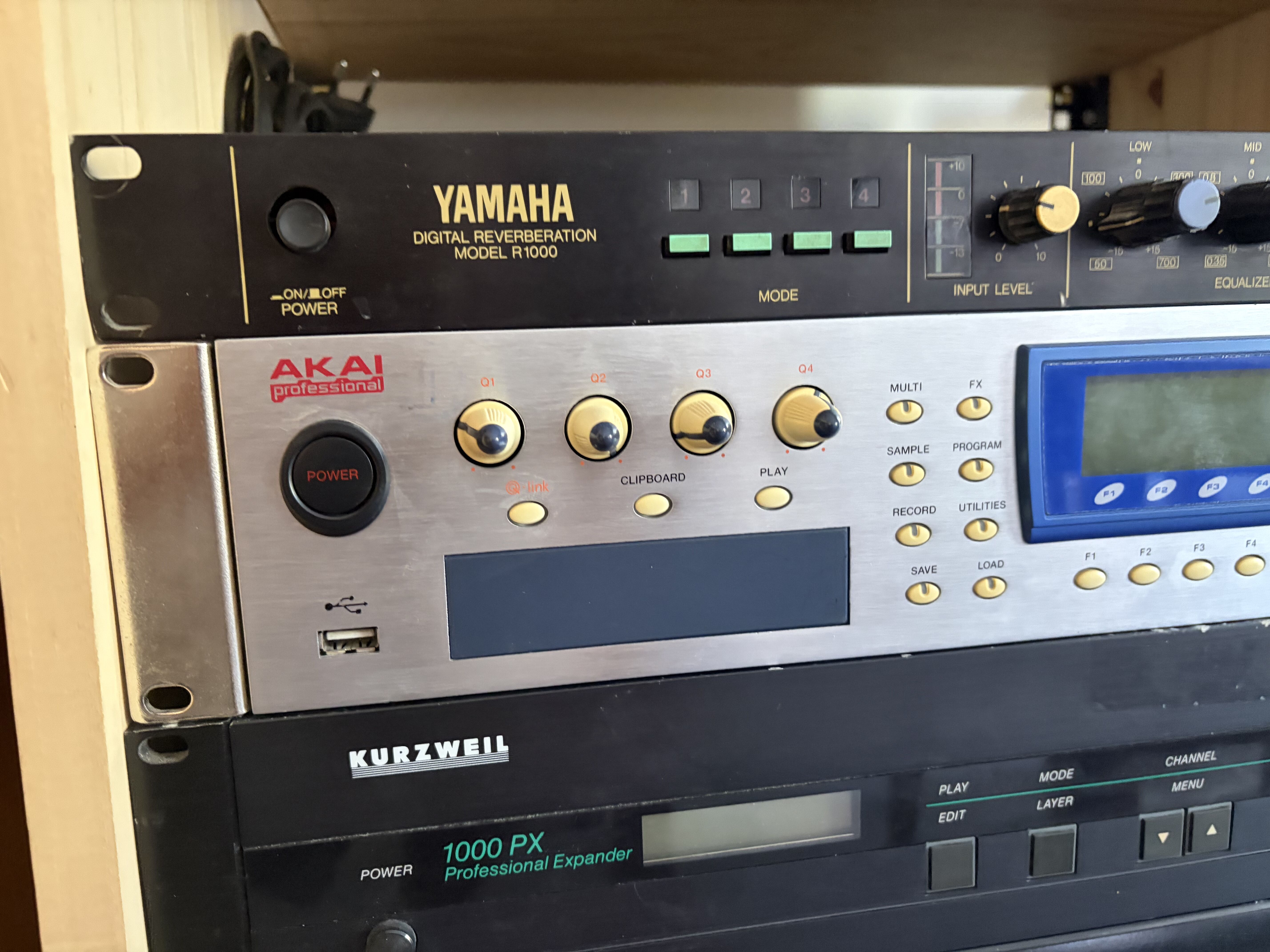 Akai Professional Z-4 (81659)