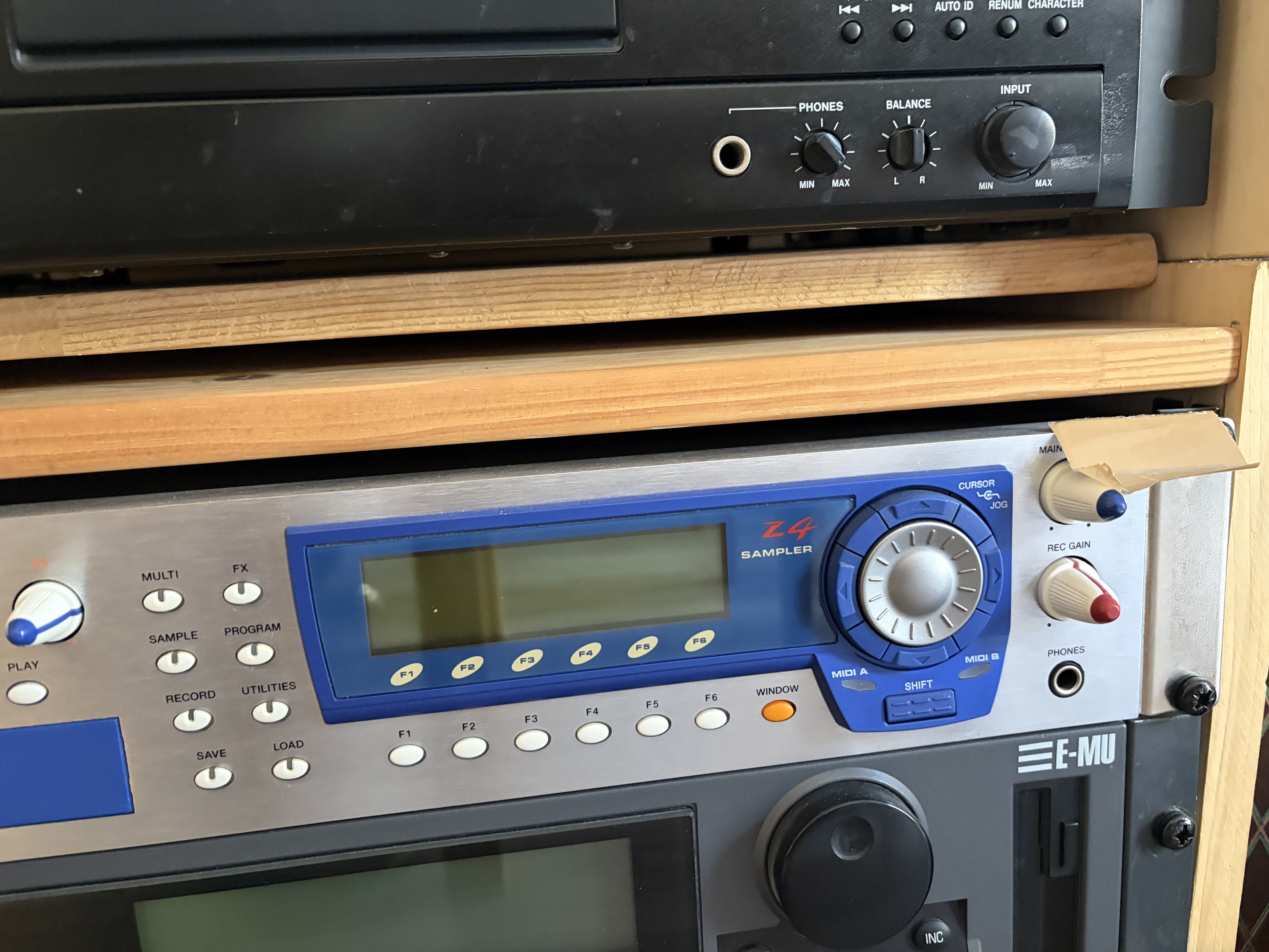 Akai Professional Z-4 (61322)