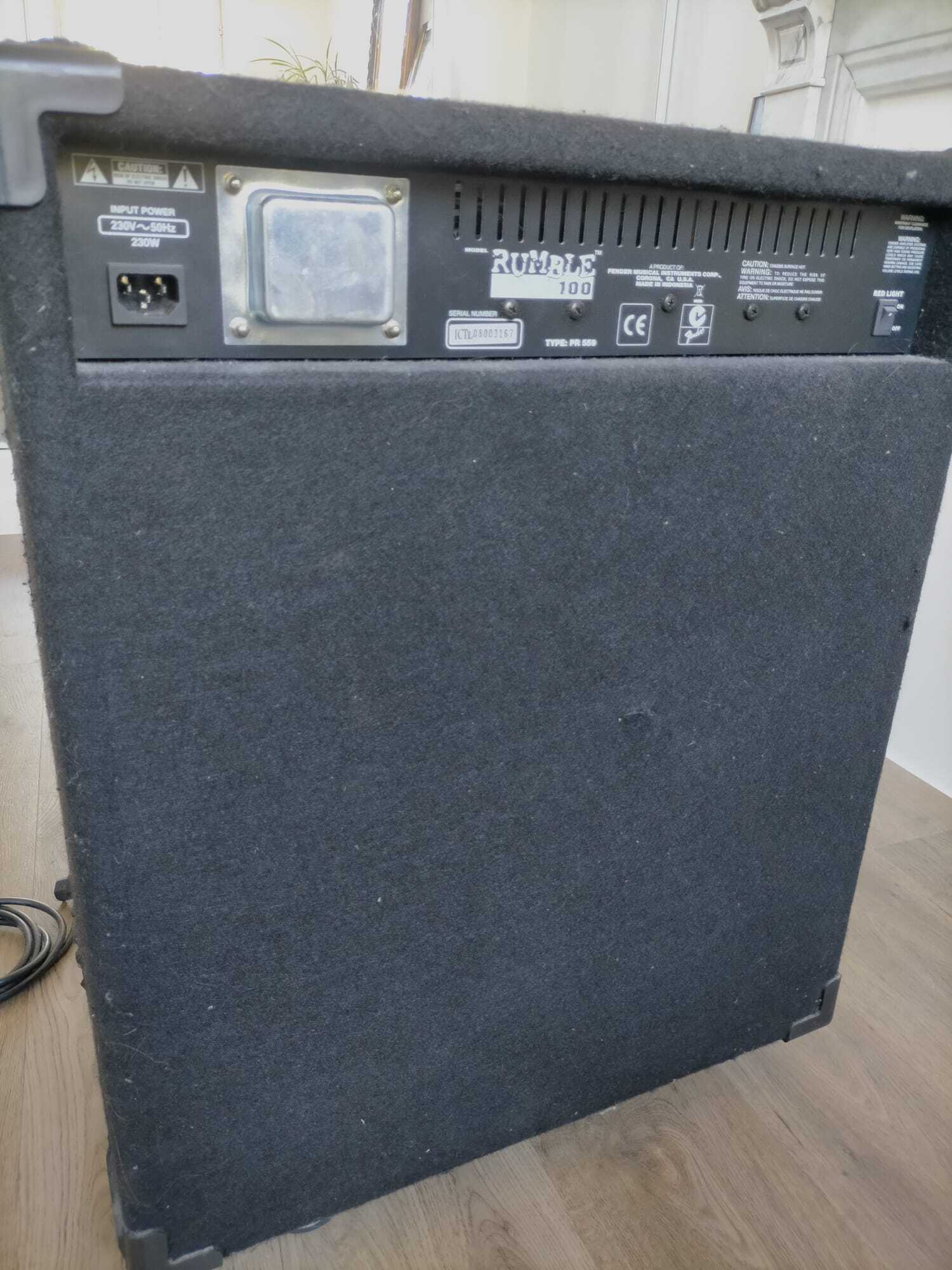 Fender Rumble 100 Combo 1x15 (61812)