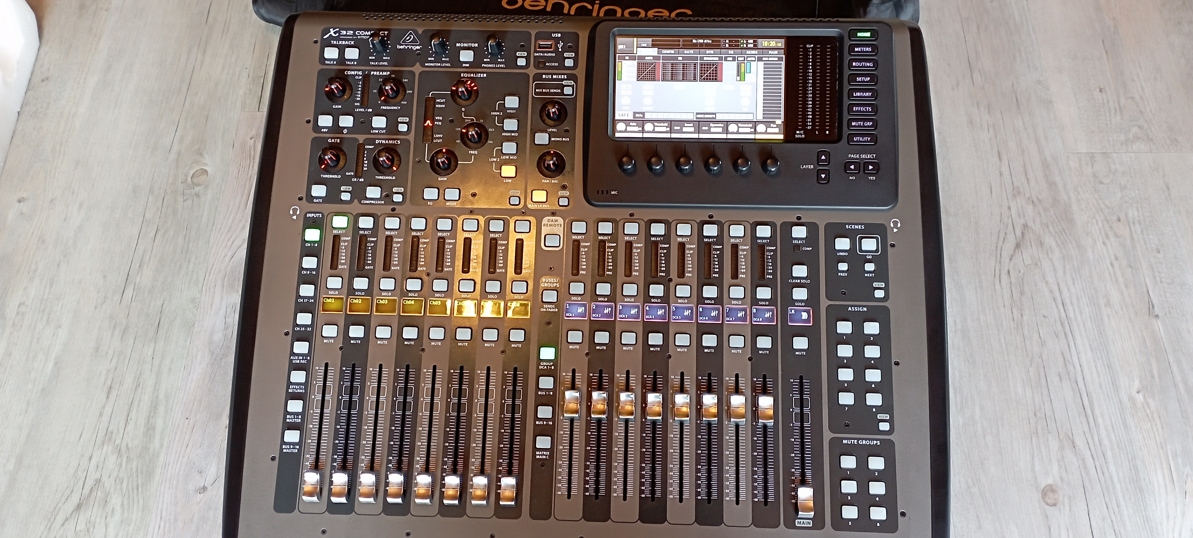 Behringer X32 Compact