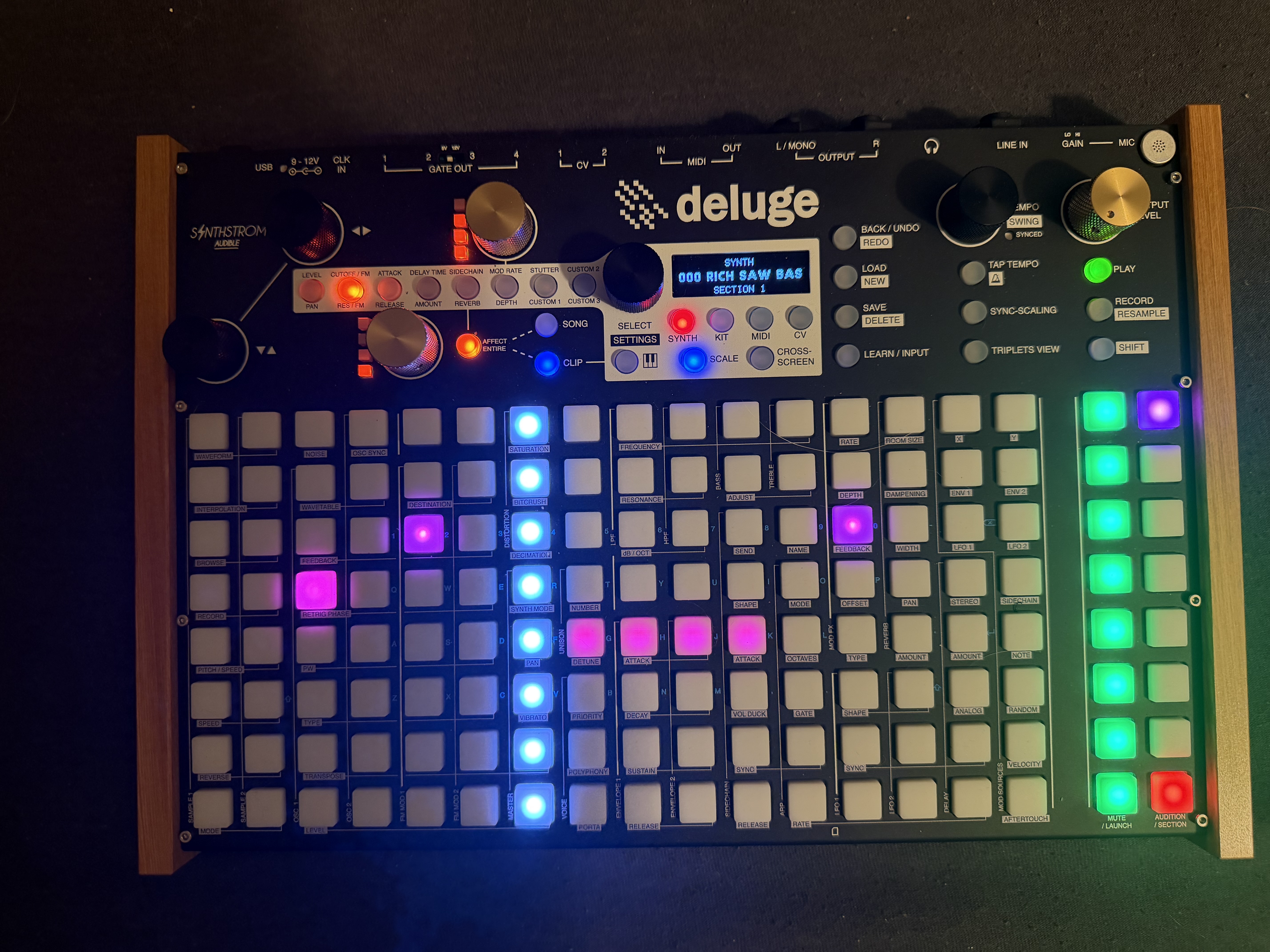 Synthstrom Deluge acheté il y a 3 mois + DS + Manuel