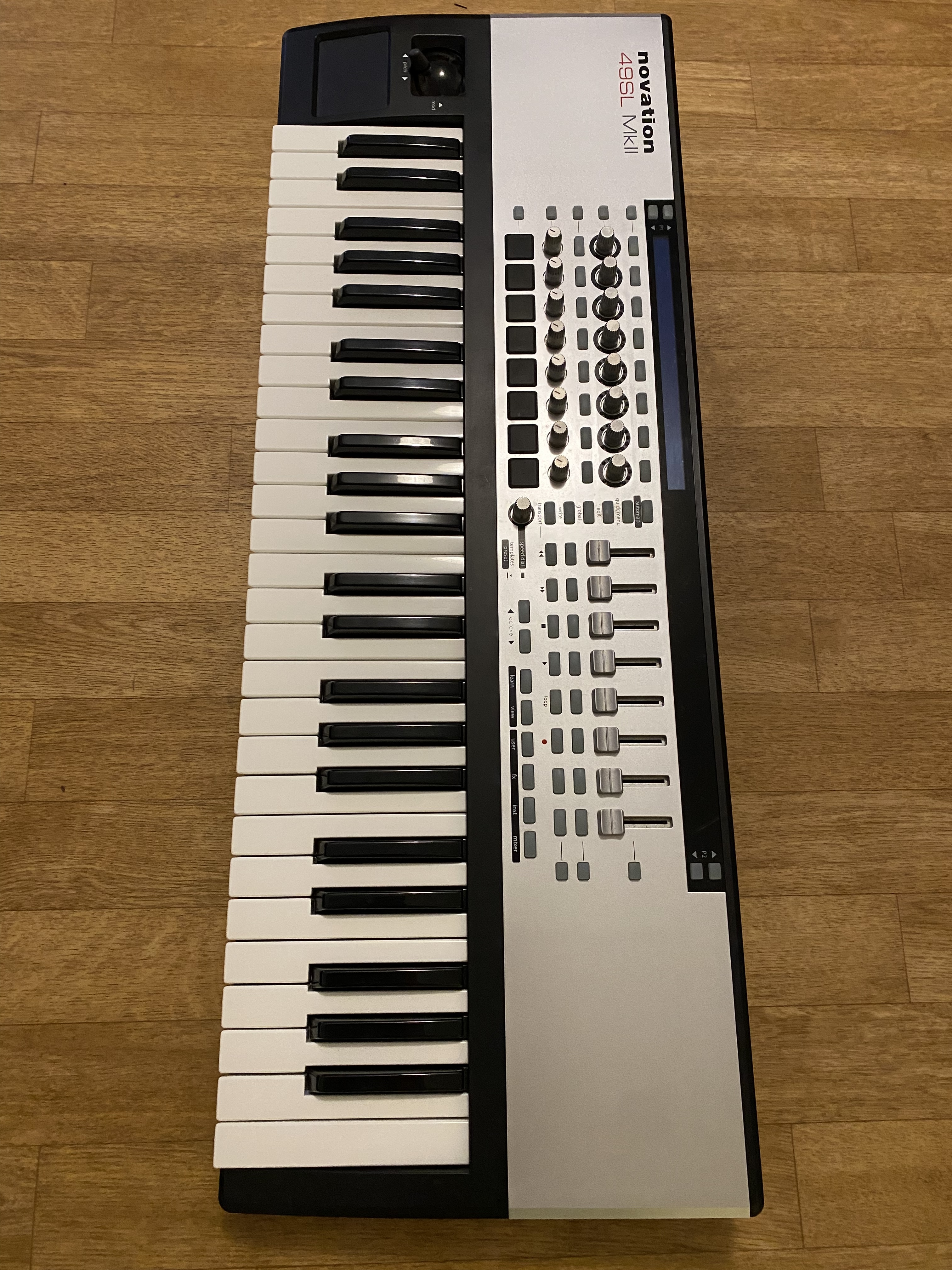 Vend Novation 49 SL MKII - nichel -