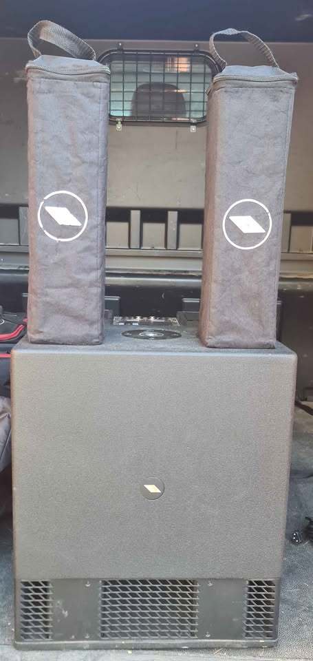 vends un système compact COLONNES complet 1200€ : DEUX SUB + 4 TETES + 2 TUBES + XAIR18