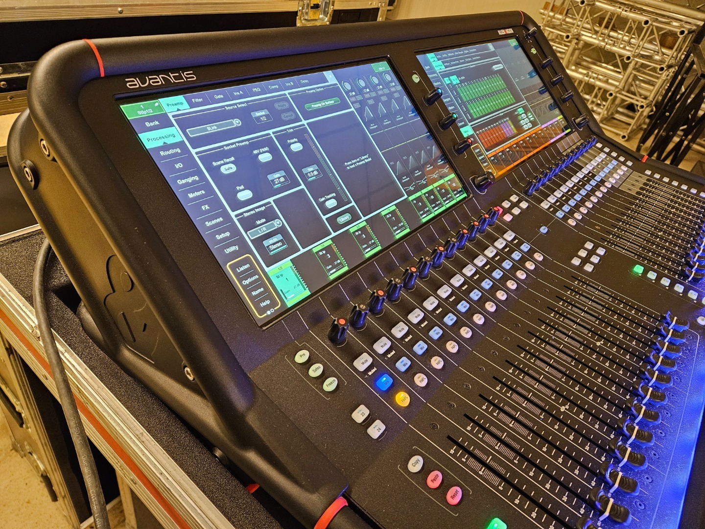 Allen & Heath Avantis with GX4816