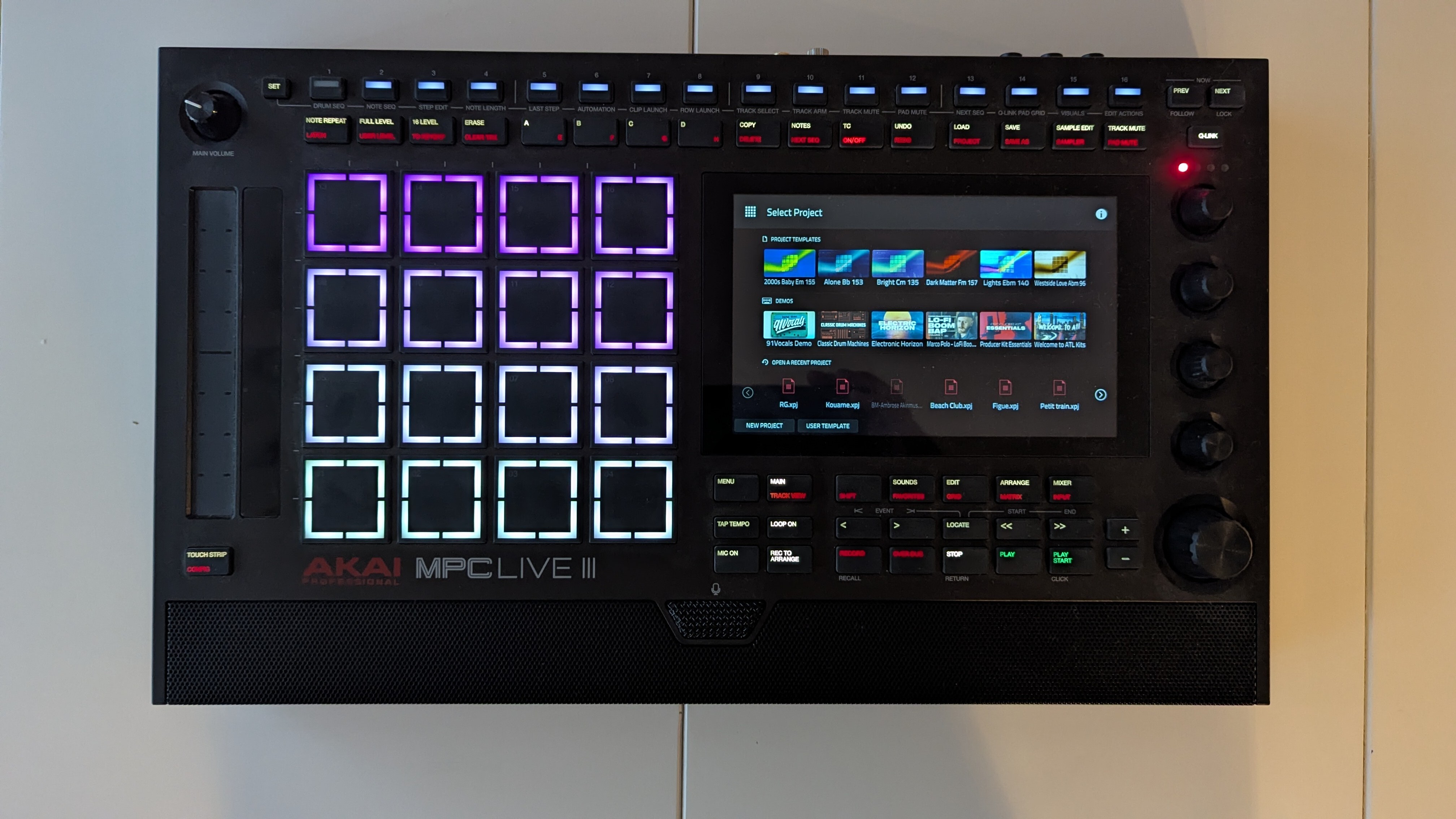 Akai MPC Live 3 — Parfait état — Facture Thomann du 08/04/2026