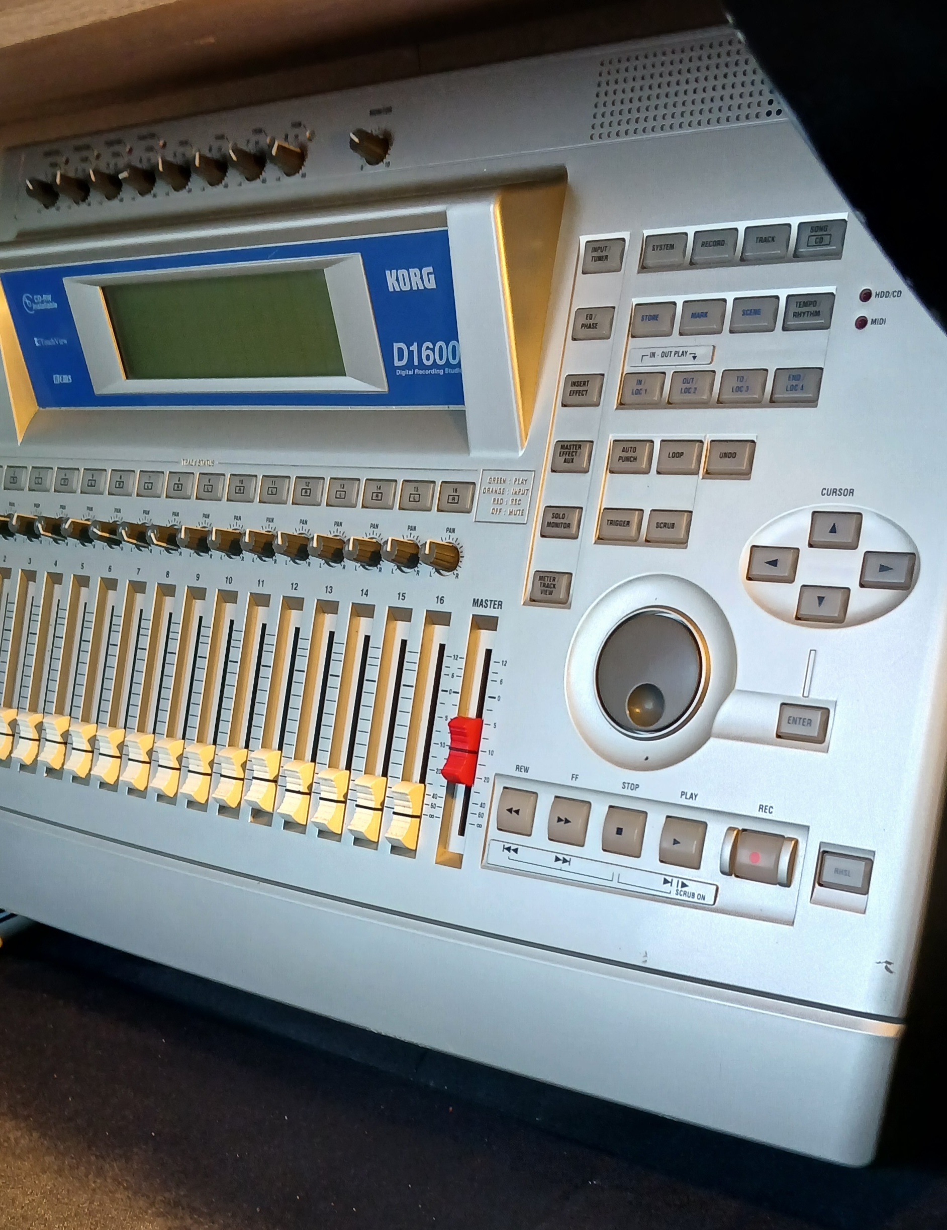 Korg D1600 