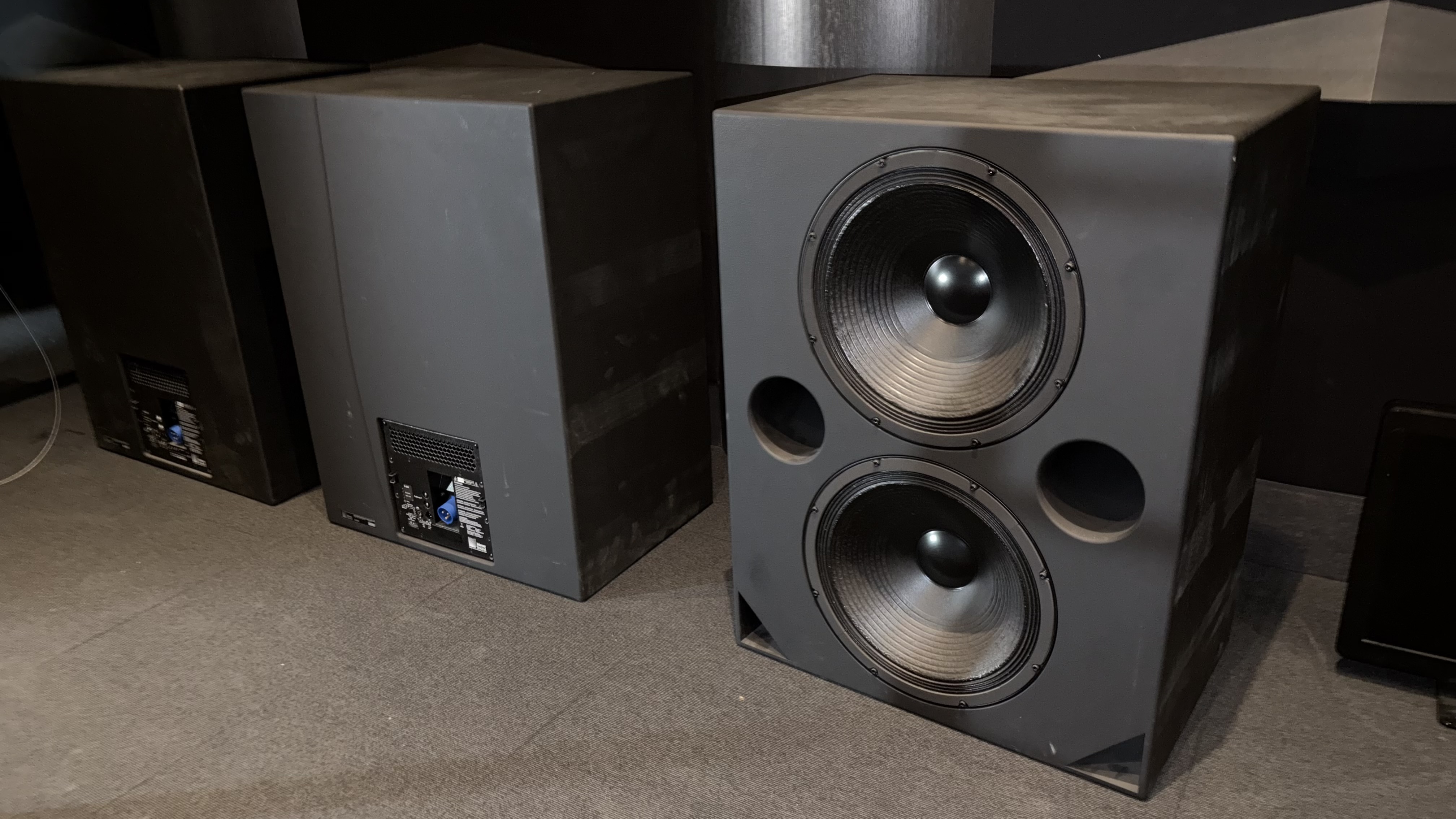Meyer Sound X-800C Dual 18" High-Power Cinema Subwoofer X-800-C -SUB ACTIF