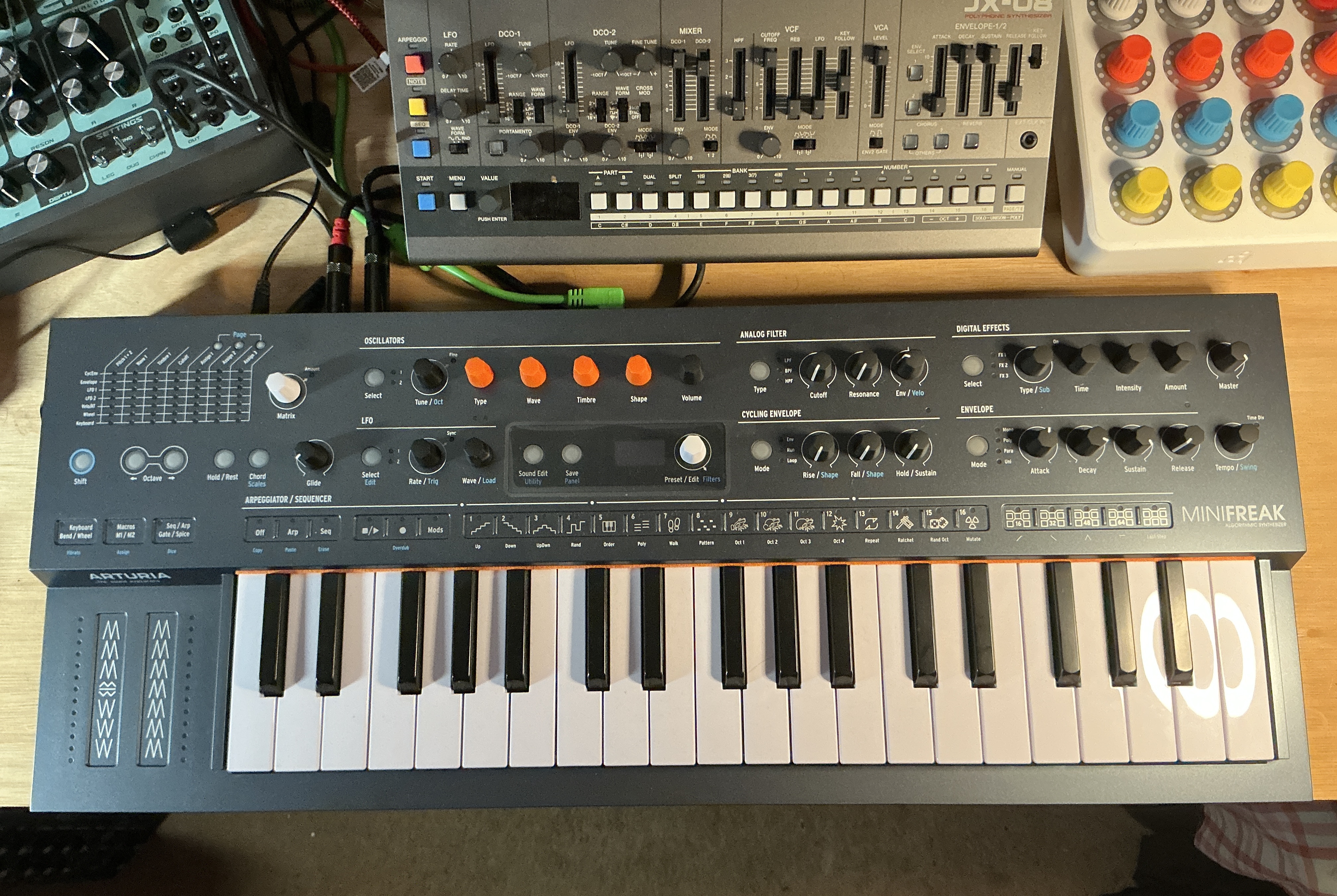 Vends Arturia MiniFreak comme neuf très peu servi.