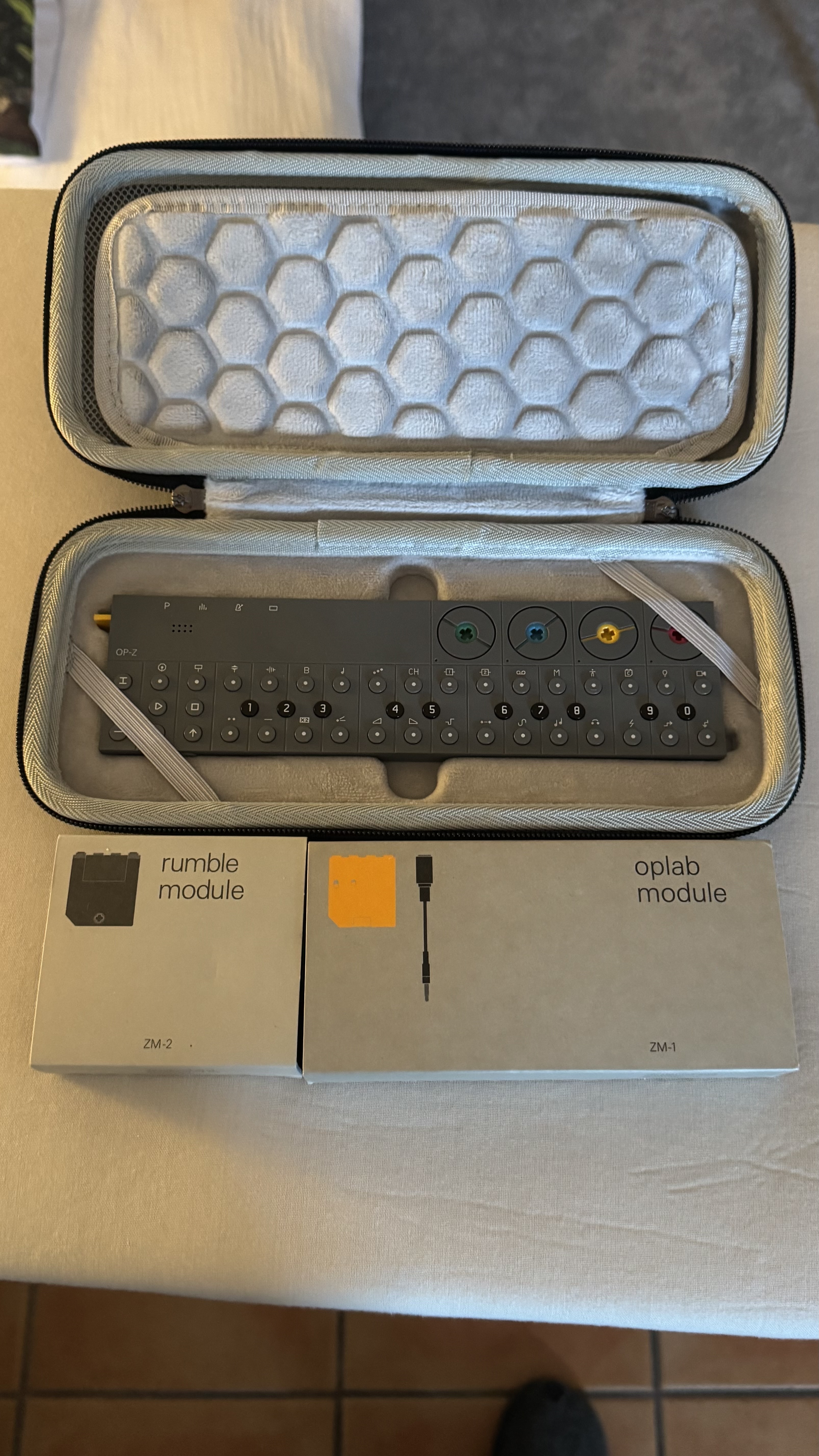 OP-Z en excellent état + OP-Lab + Rumble + case
