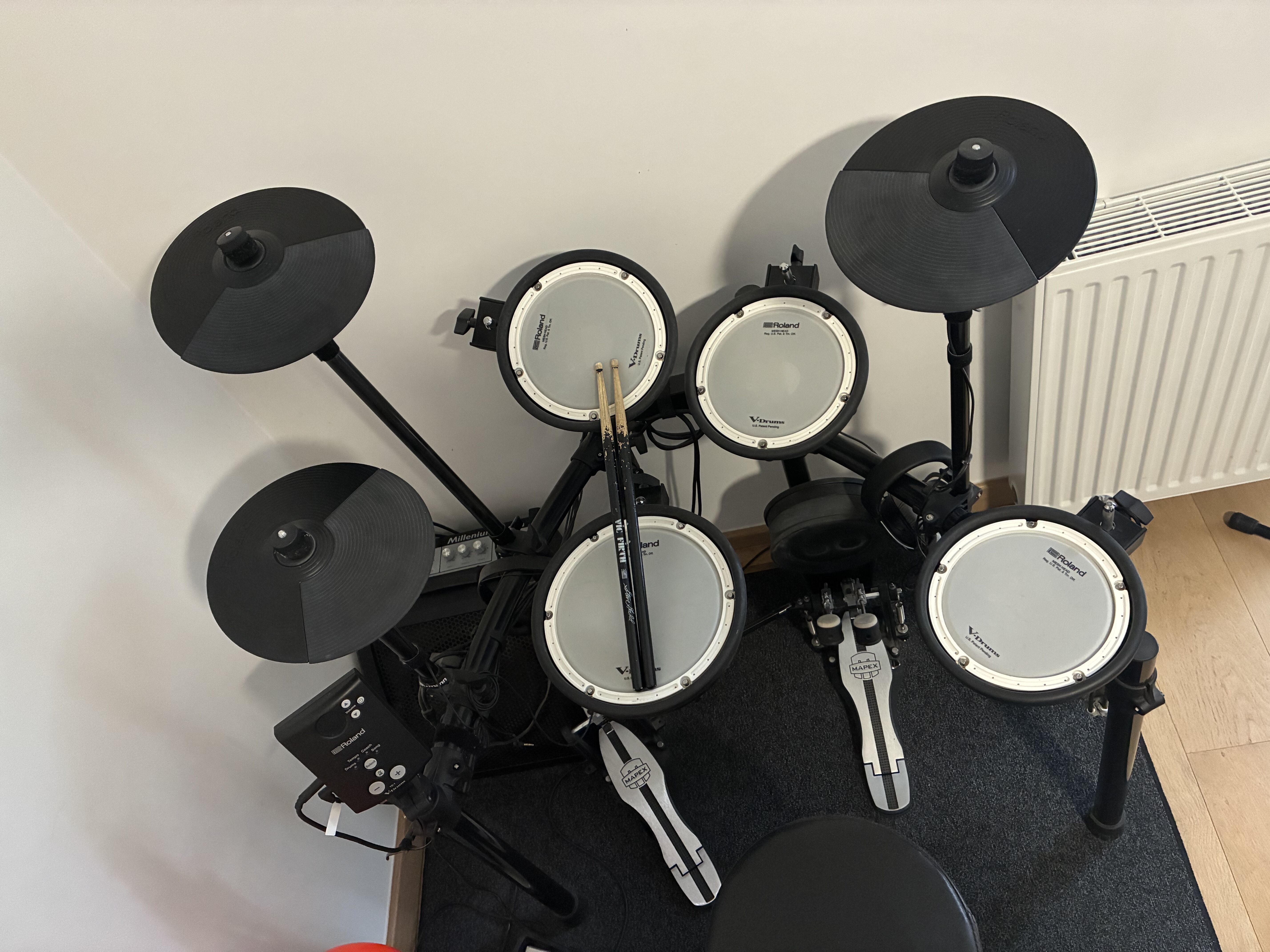Batterie Roland TD-1DMK V-Drums et tabouret Pearl en parfait état