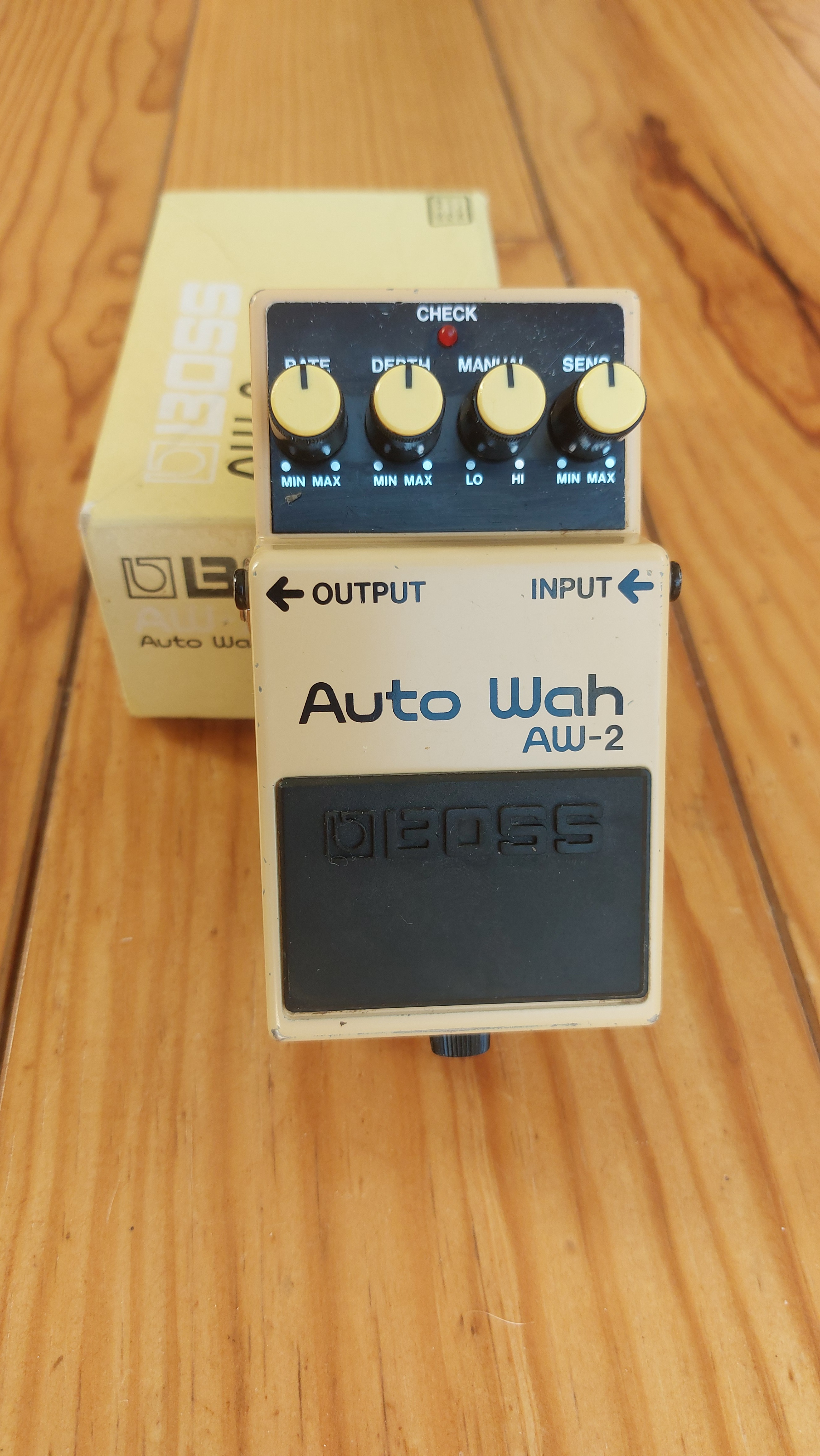 Boss AW-2 Auto Wah (Silver Label 90's) – Très bon état, avec boîte d'origine