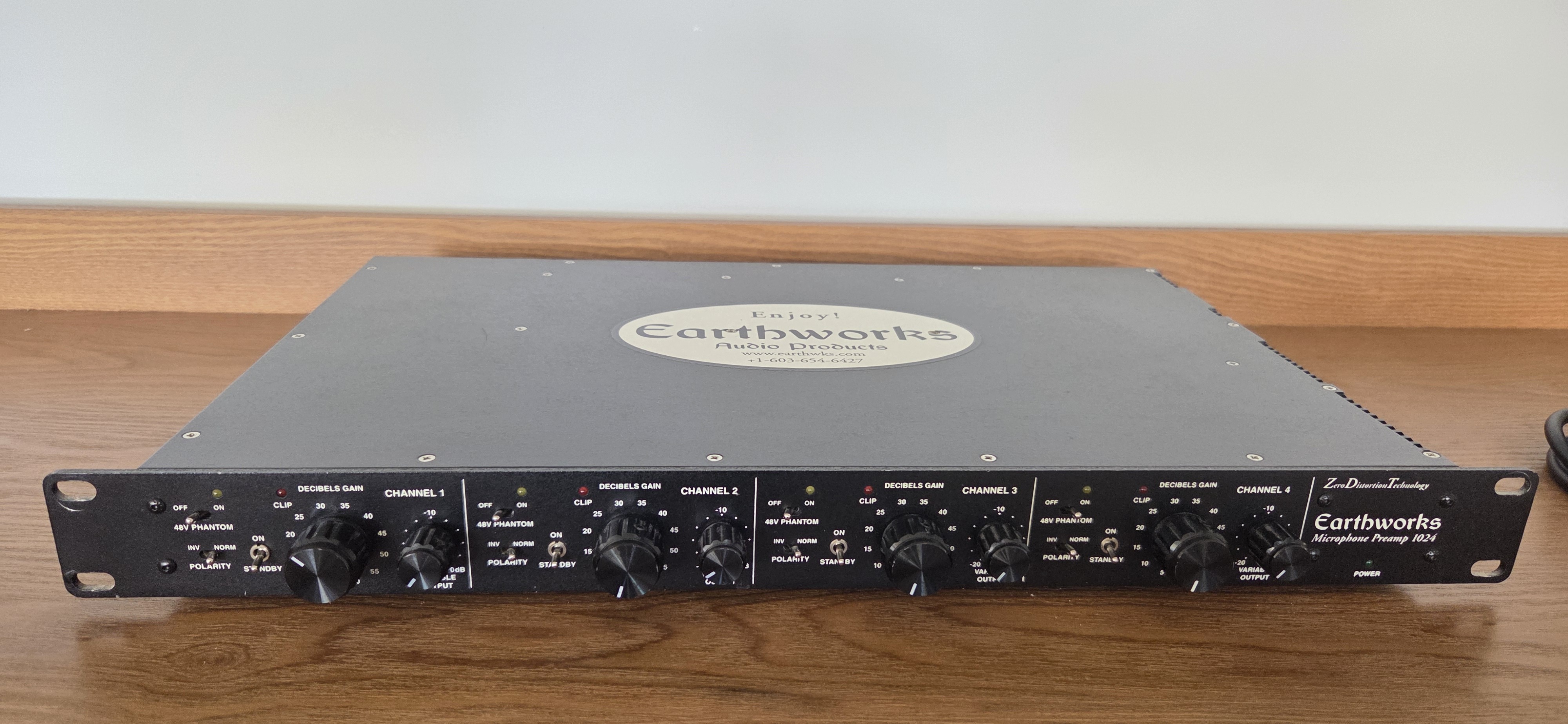 Earthworks 1024 – Préampli micro 4 canaux haut de gamme / Zero Distortion Technology