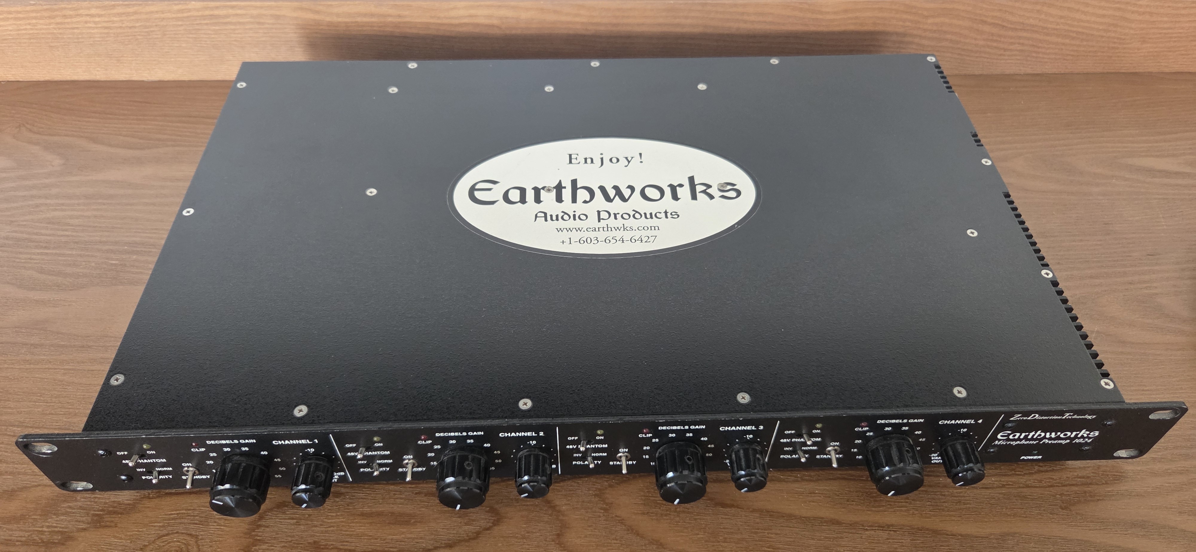 Earthworks 1024 (43204)