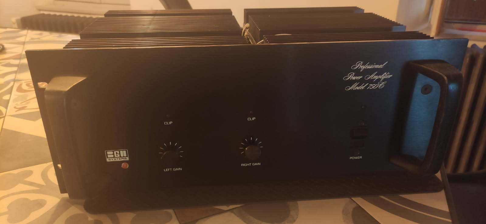 Ampli de puissance BGW 750C – Modifié Audiophile (RCA haut de gamme, Fanless)