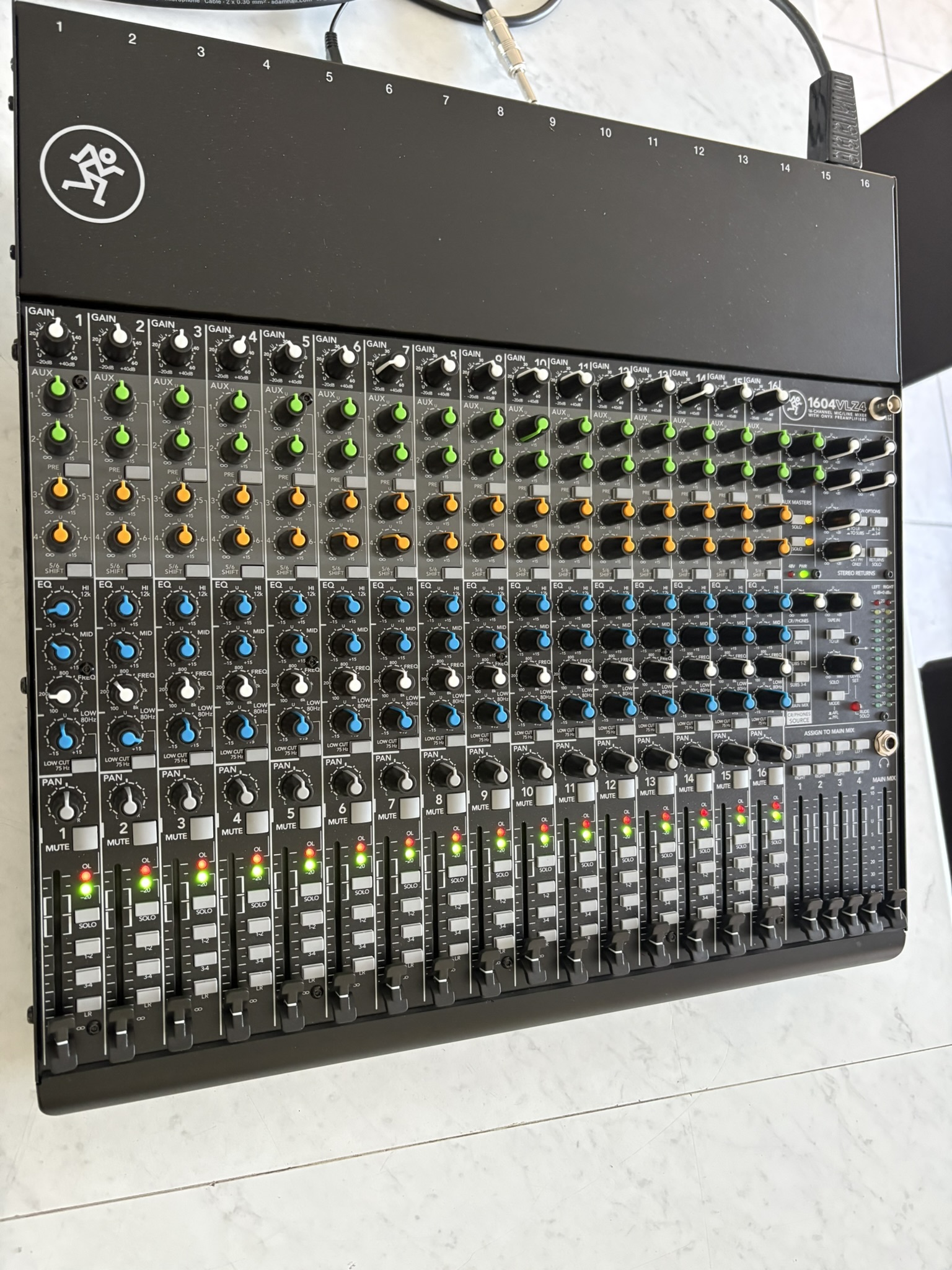 mackie 1604 VLZ4