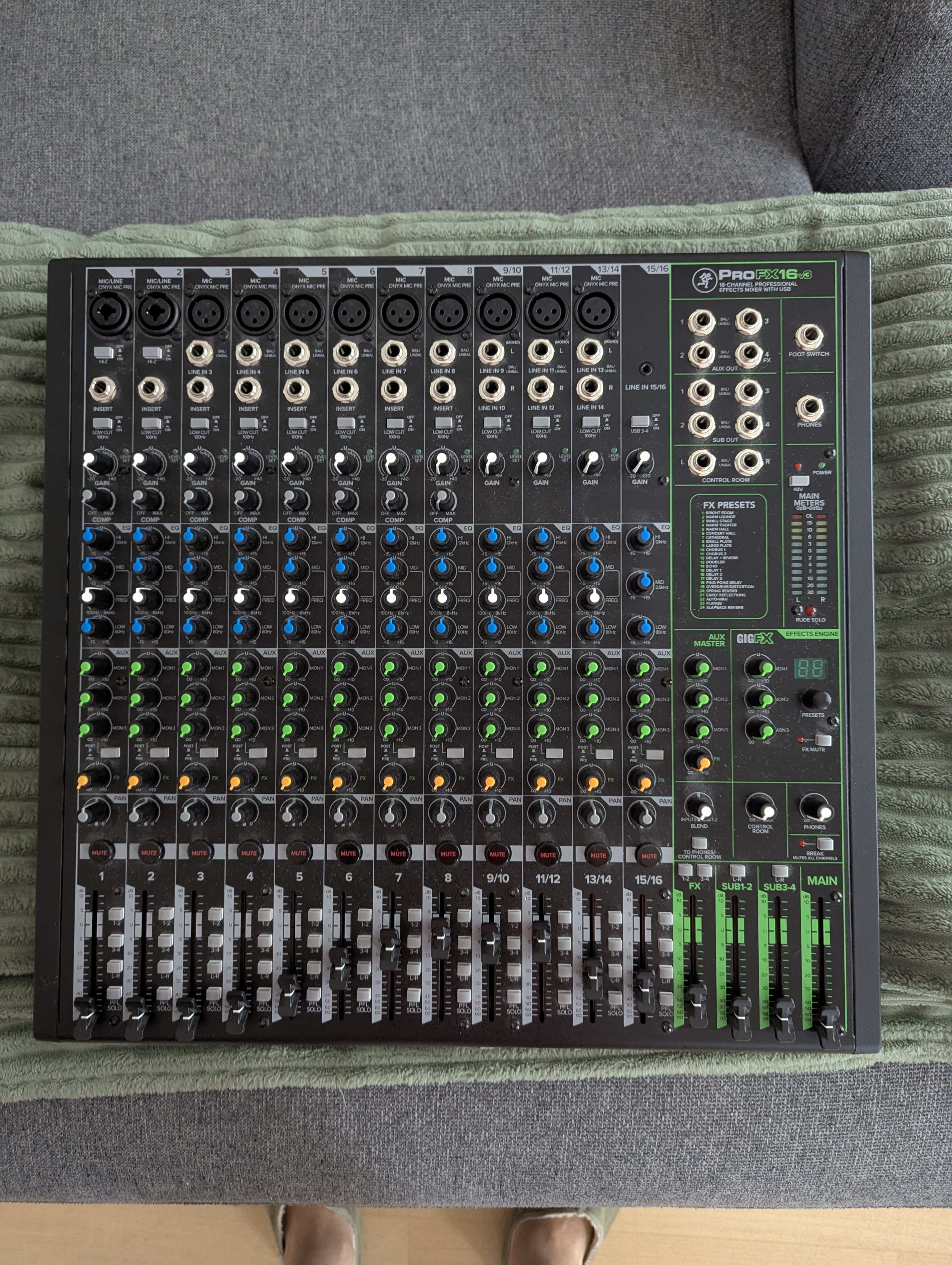 Vends console de mixage MACKIE PROFX16 V3.