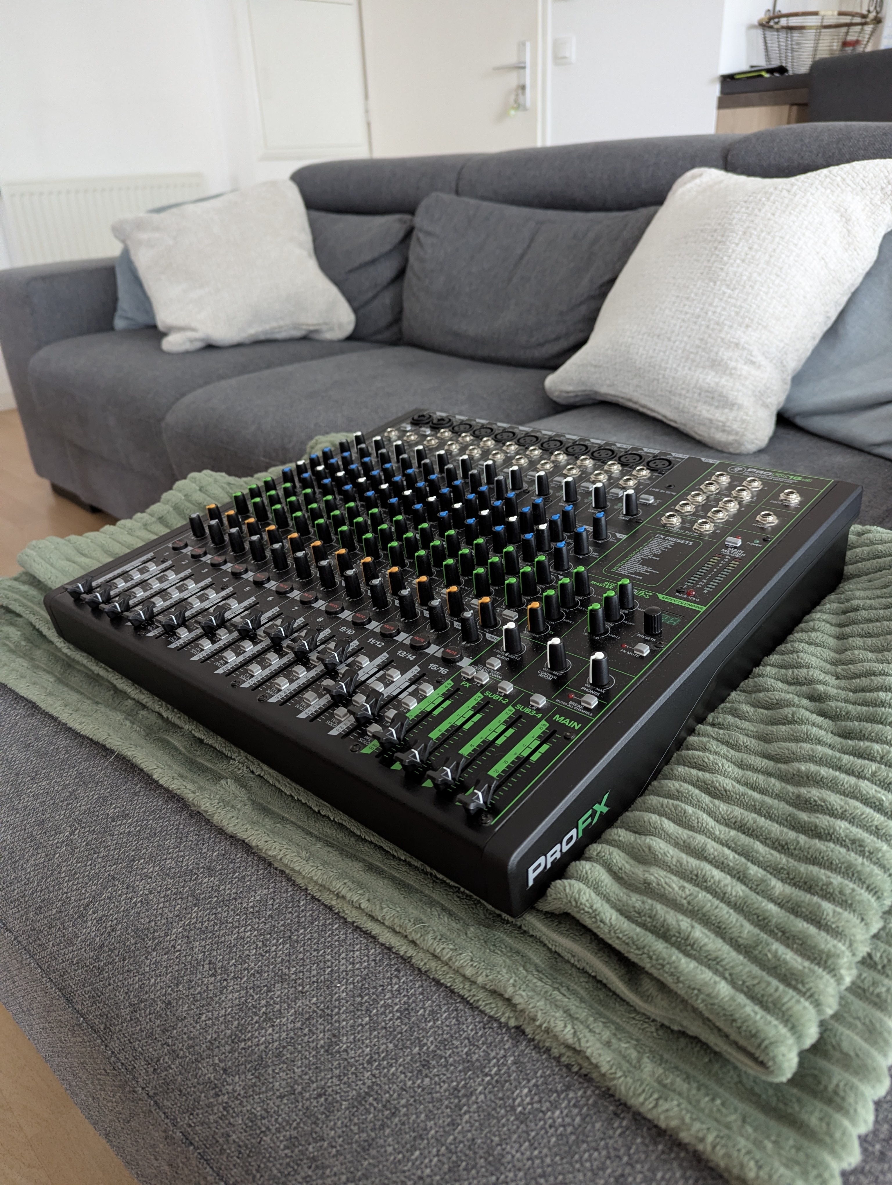 Mackie ProFX16v3 (62500)