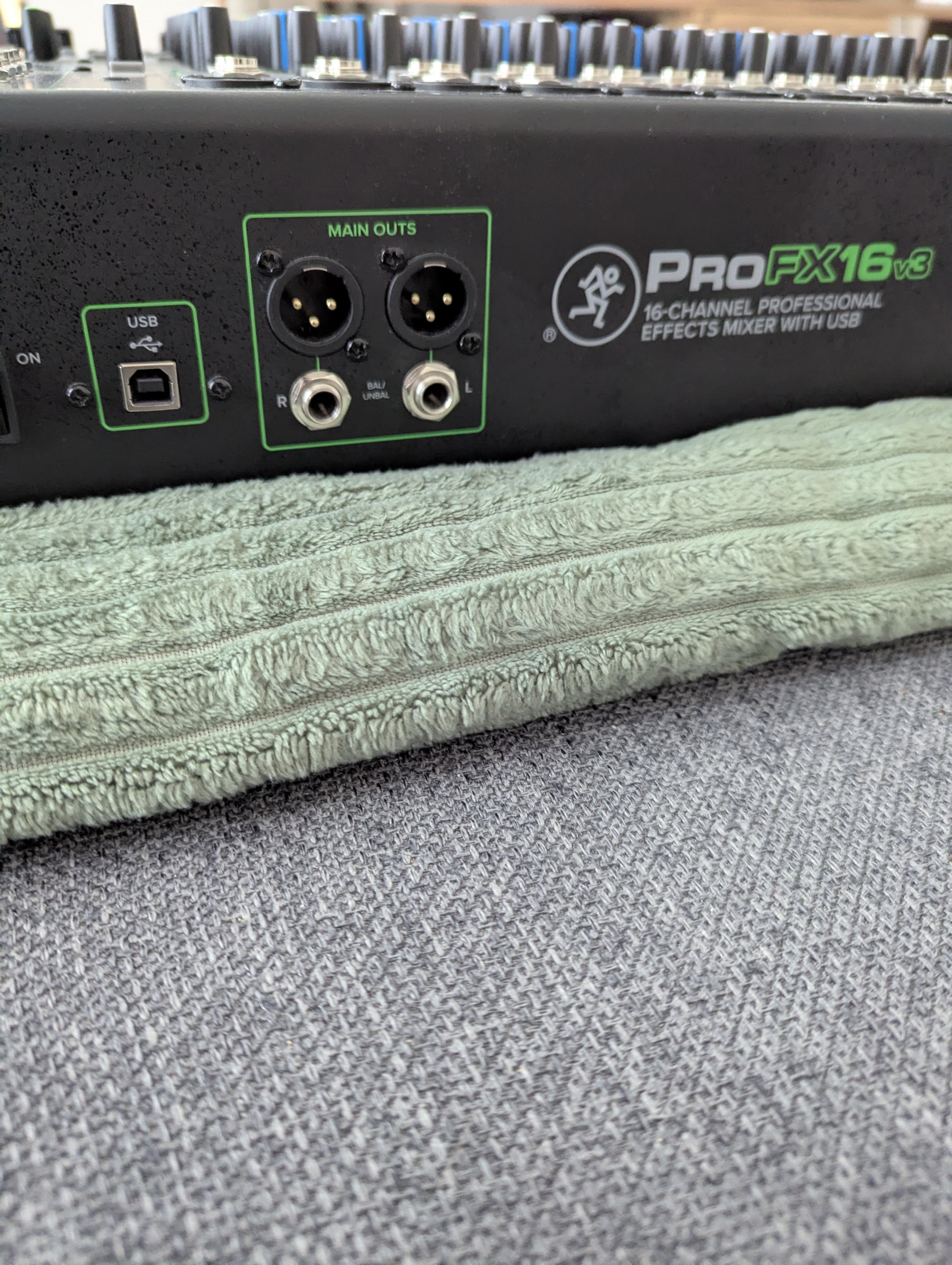 Mackie ProFX16v3 (44385)