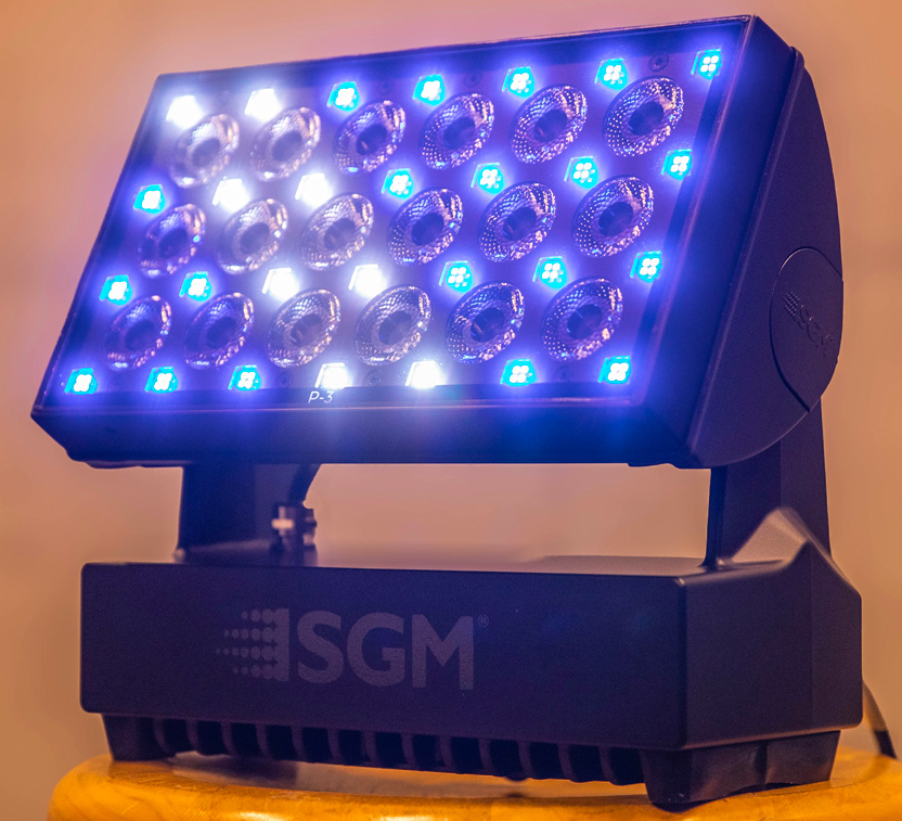 Porjecteur LED P-3 VISION SGM, hybride pixels ET Washlight, IP66