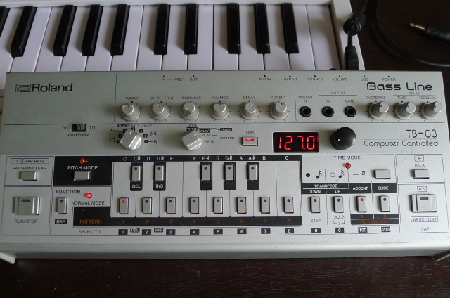 Vends Roland TB-03