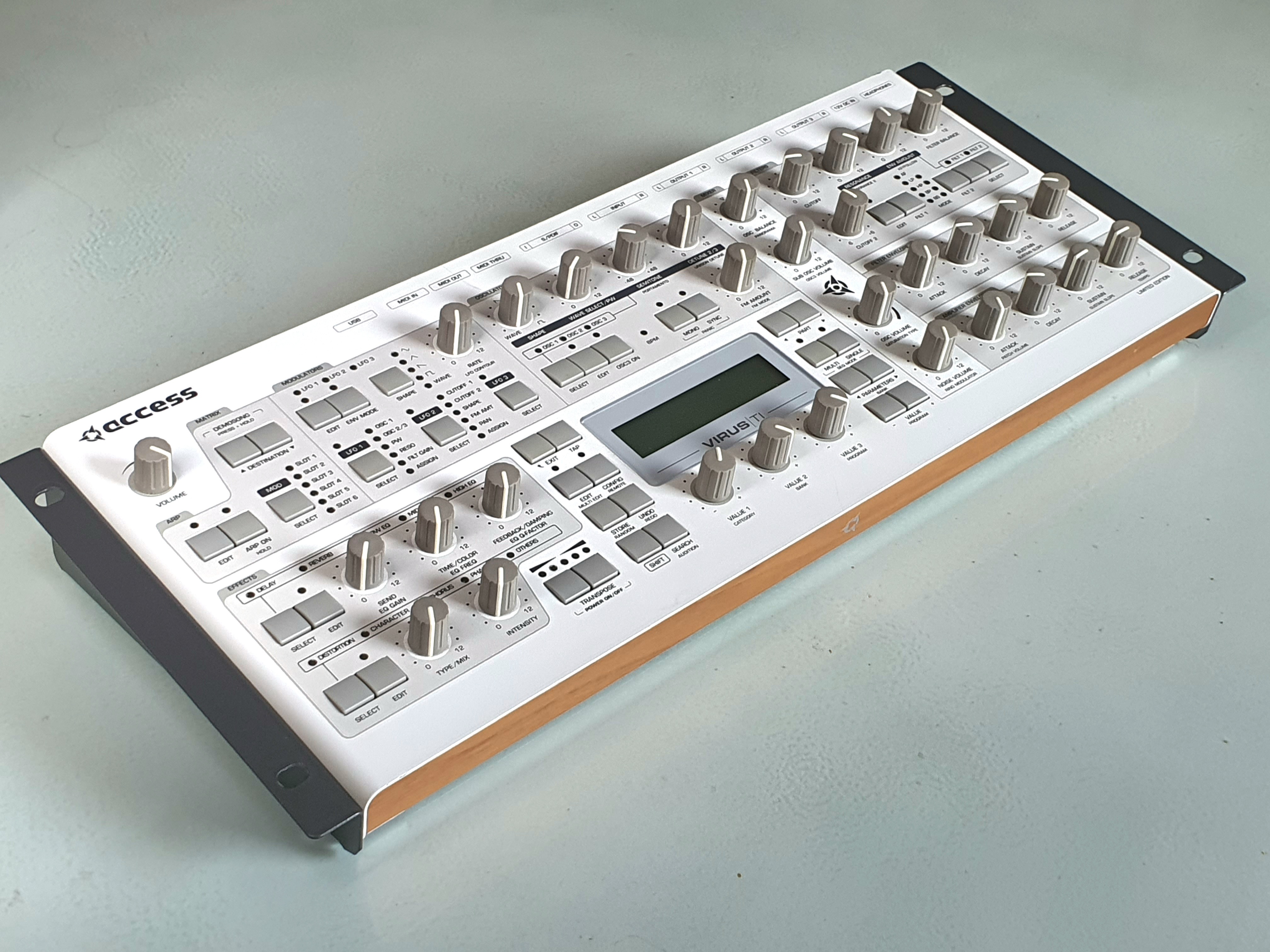Access Music Virus TI2 Desktop (25629)