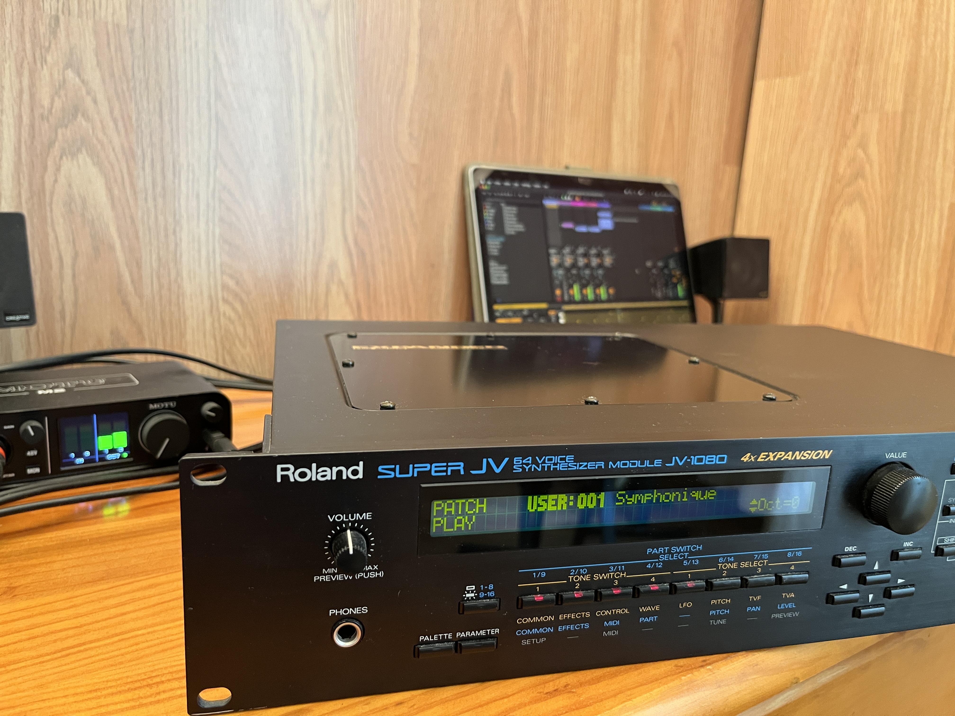 Vends Roland JV-1080 + SR-JV80-02 Orchestral