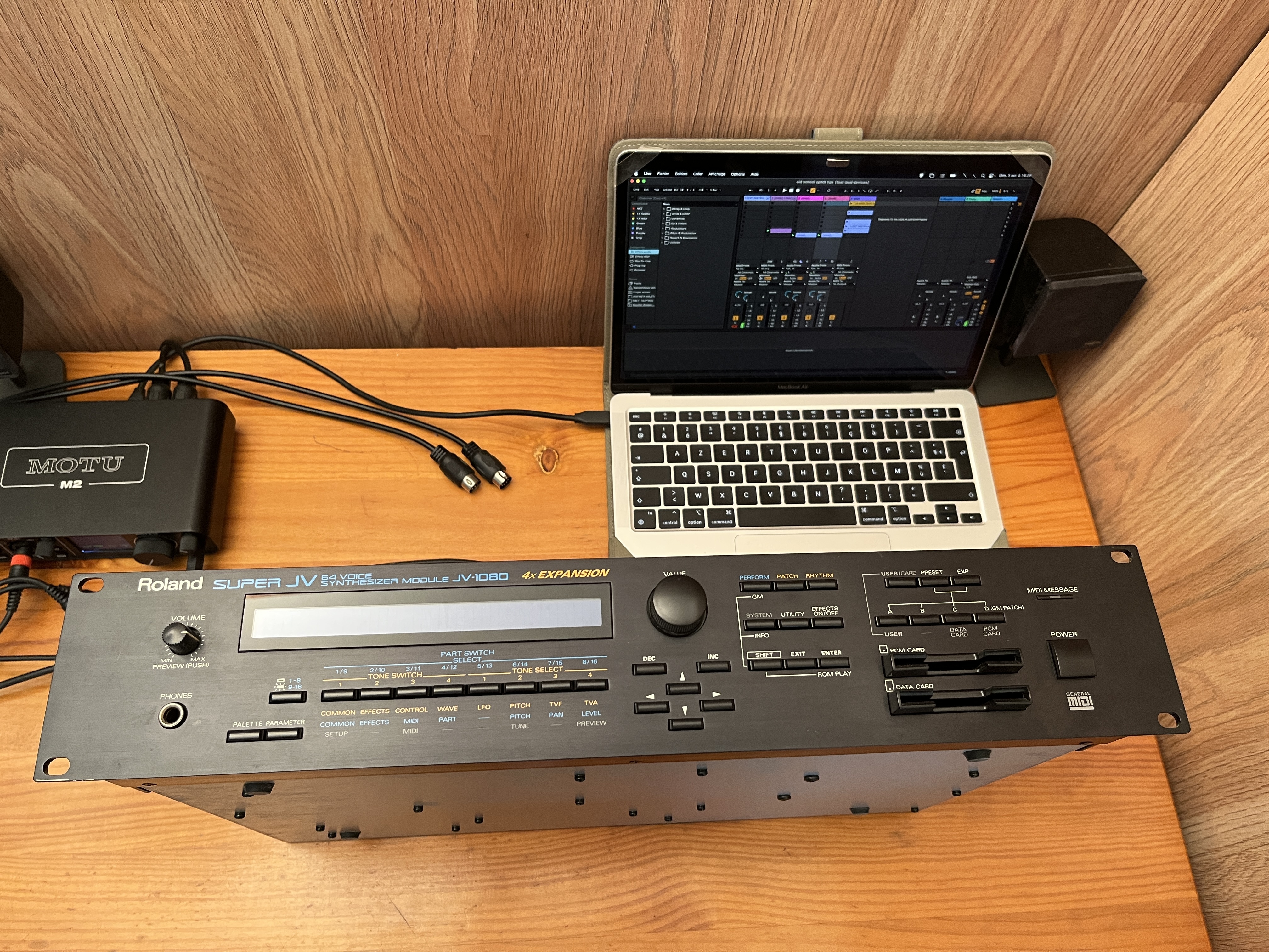 Roland JV-1080 (79801)