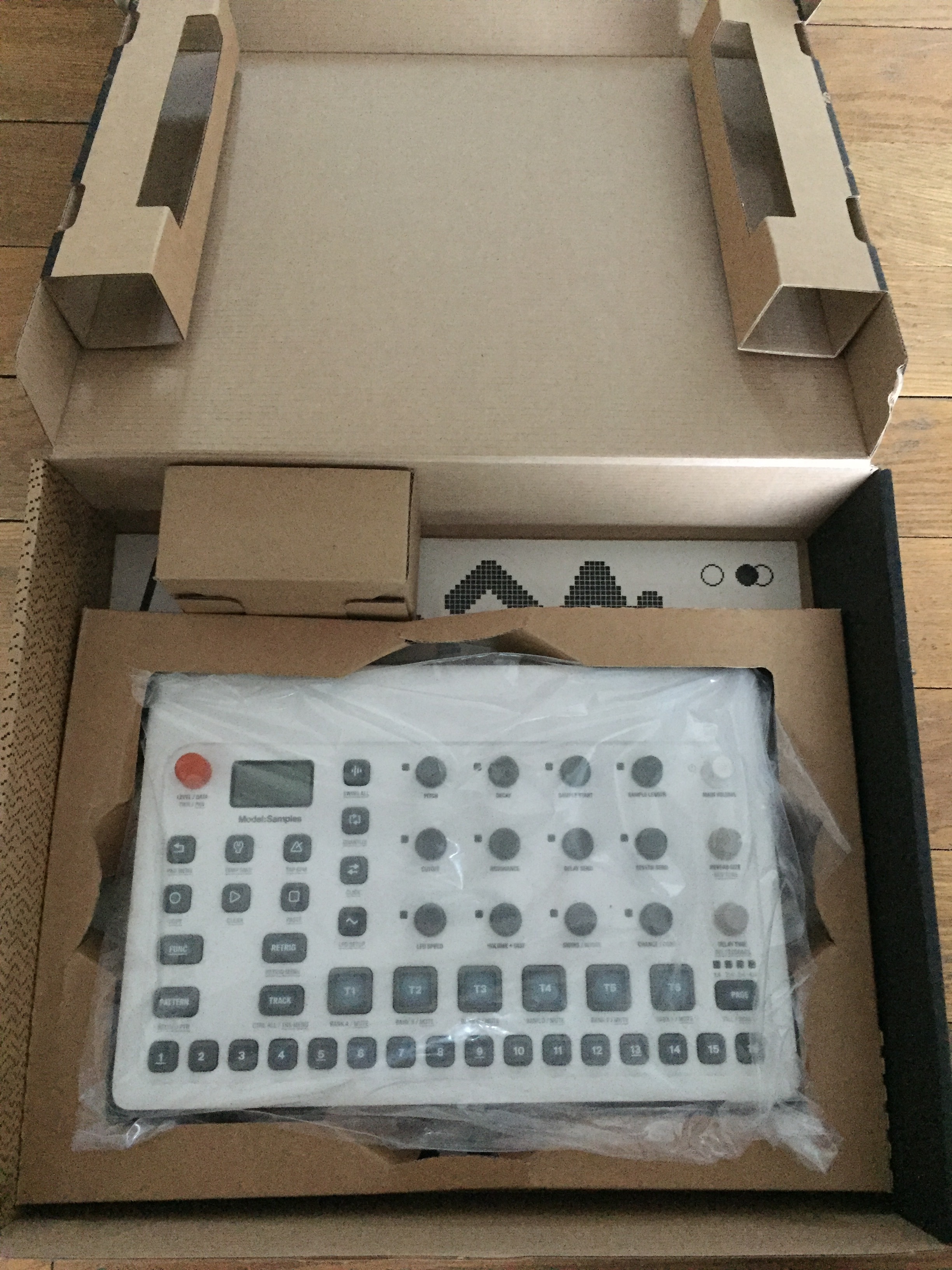 Elektron Model:Samples (73376)