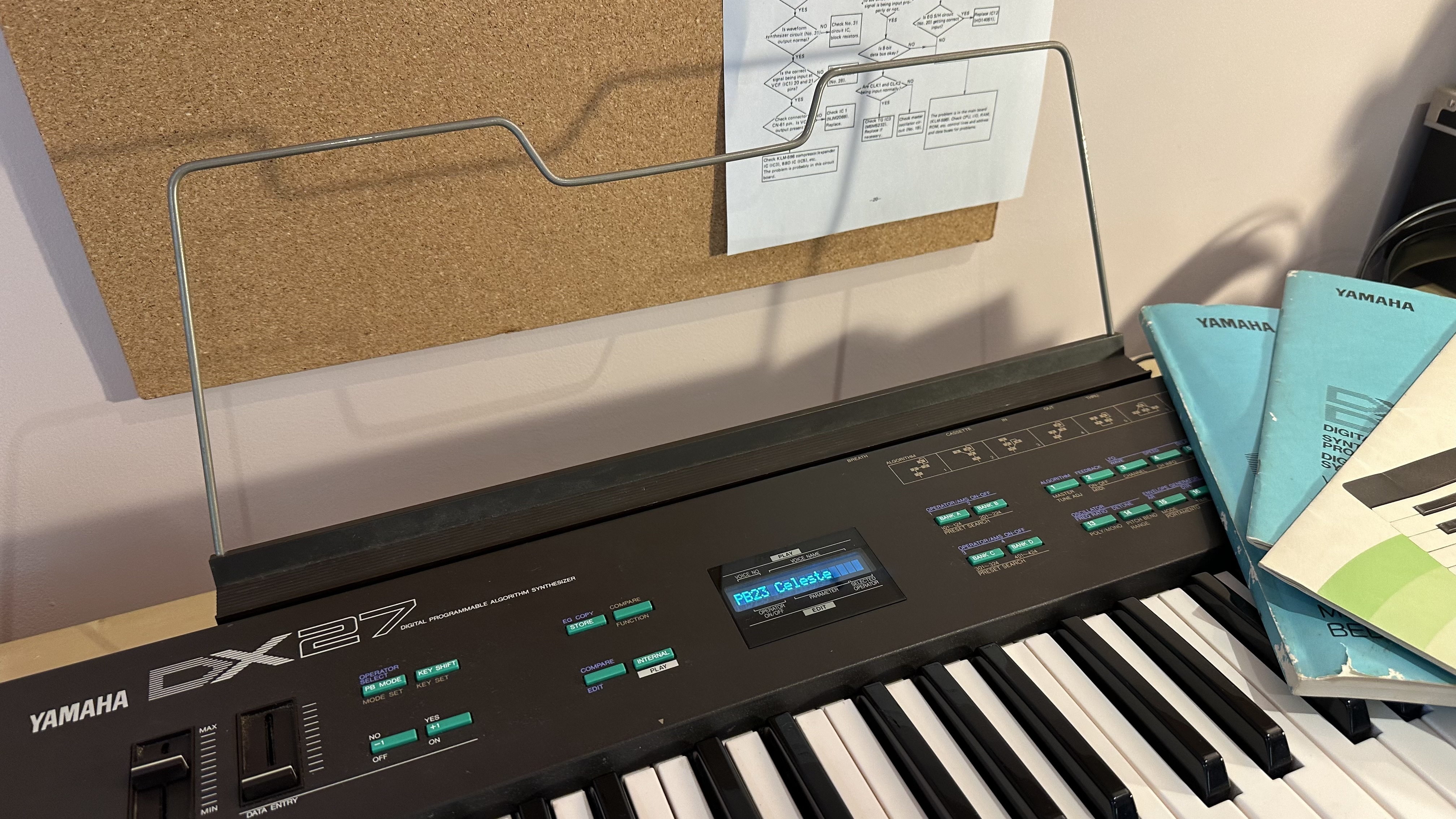 Yamaha DX27 (74022)