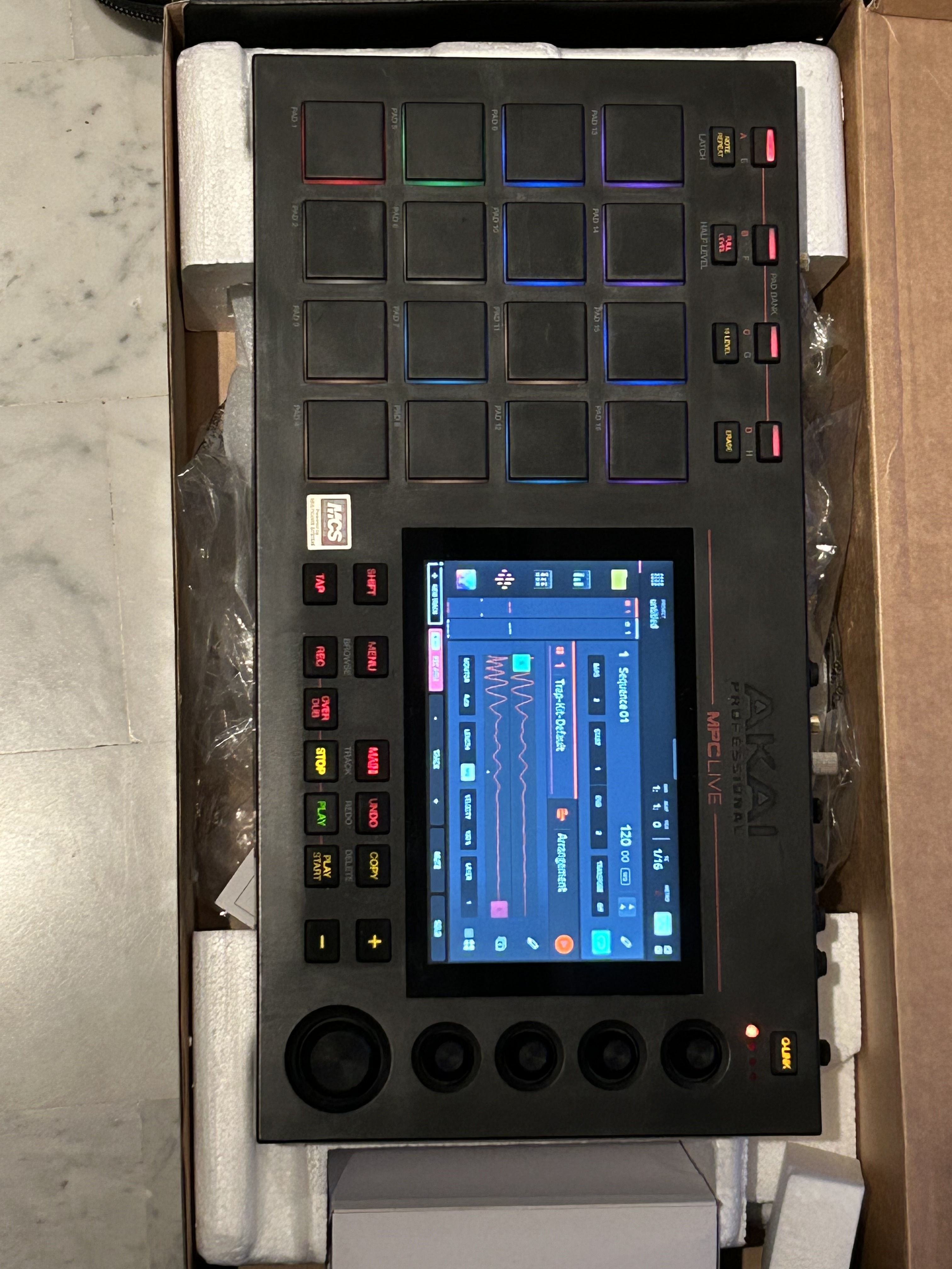 Akai Professional MPC Live (1040)