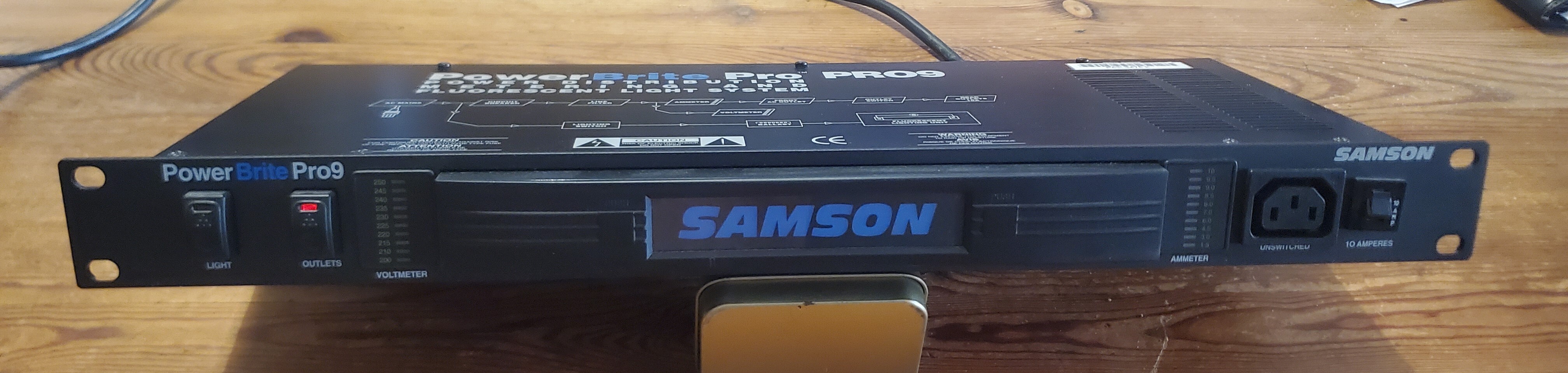Samson PowerBrite PRO 9 Stabilisateur et distributeur de tension