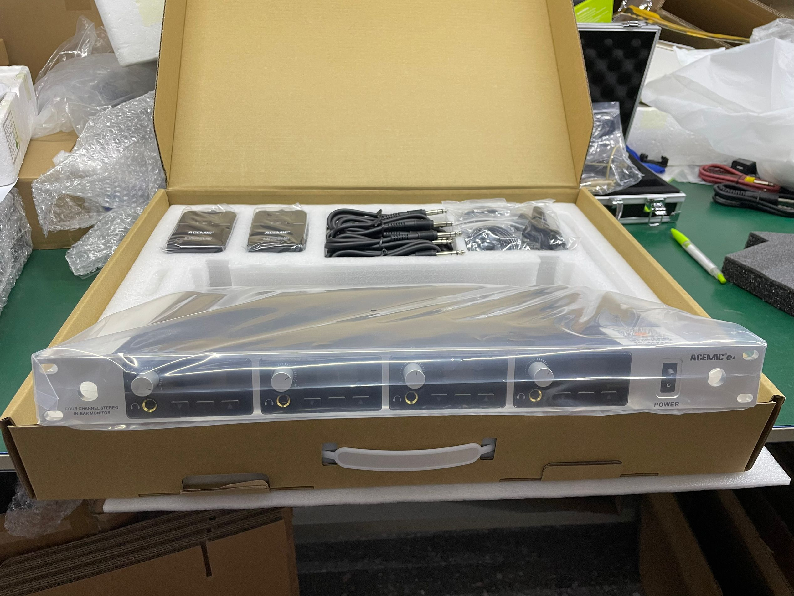 Acemic Système de monitoring S4 HF stéréo 4 canaux (55285)