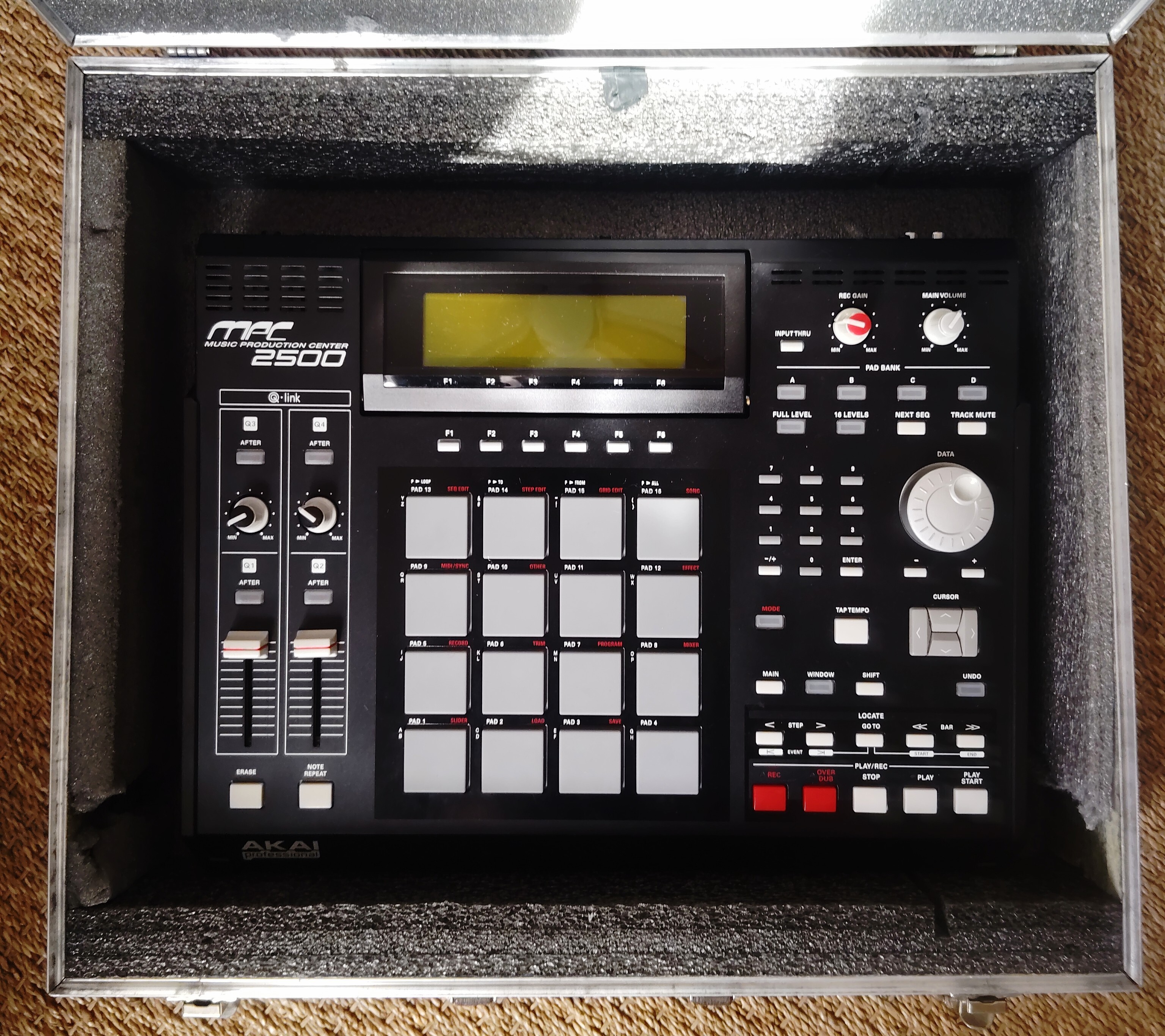Vends  MPC2500 - 128mb - jjos v3.13 + Flightcase + SWITCHS NEUFS