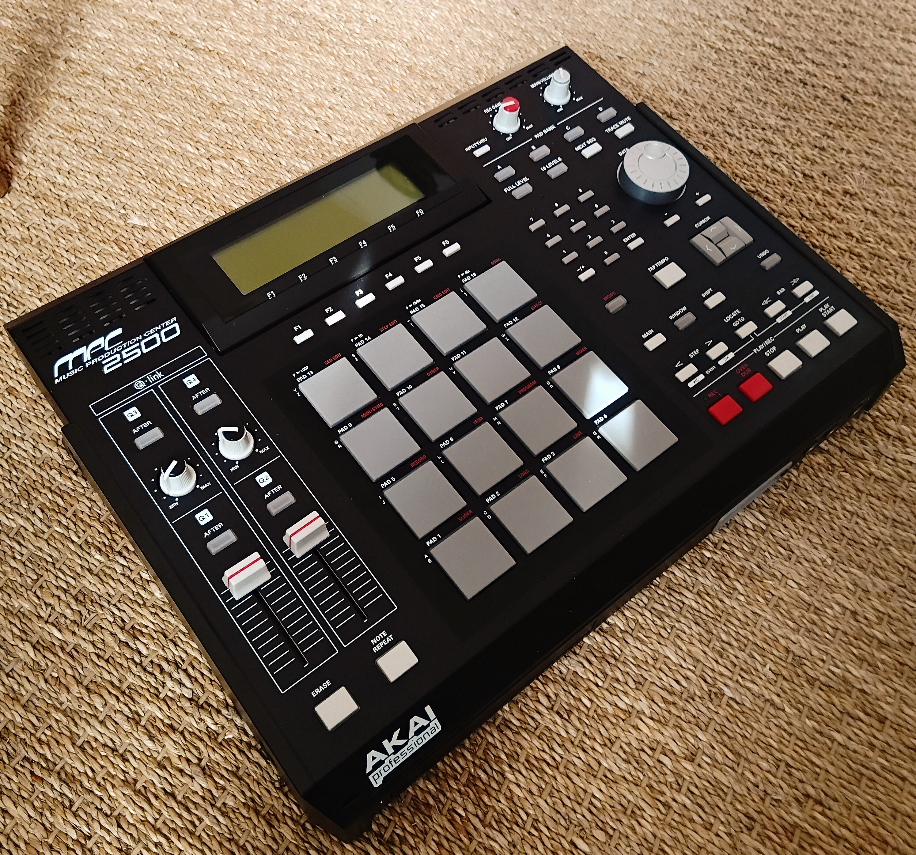 Akai Professional MPC2500 (3883)