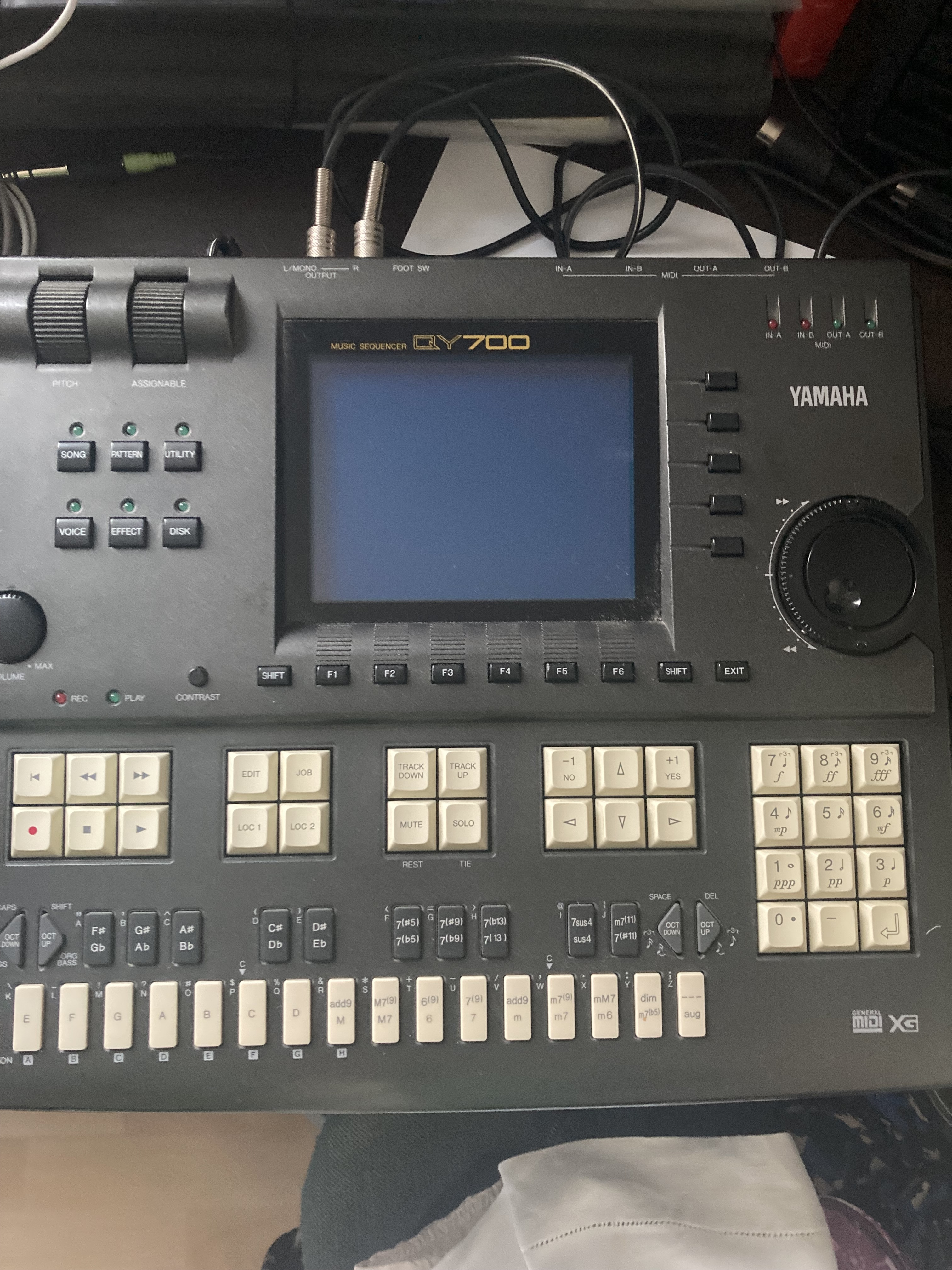 Vends Séquencer Yamaha QY700. 