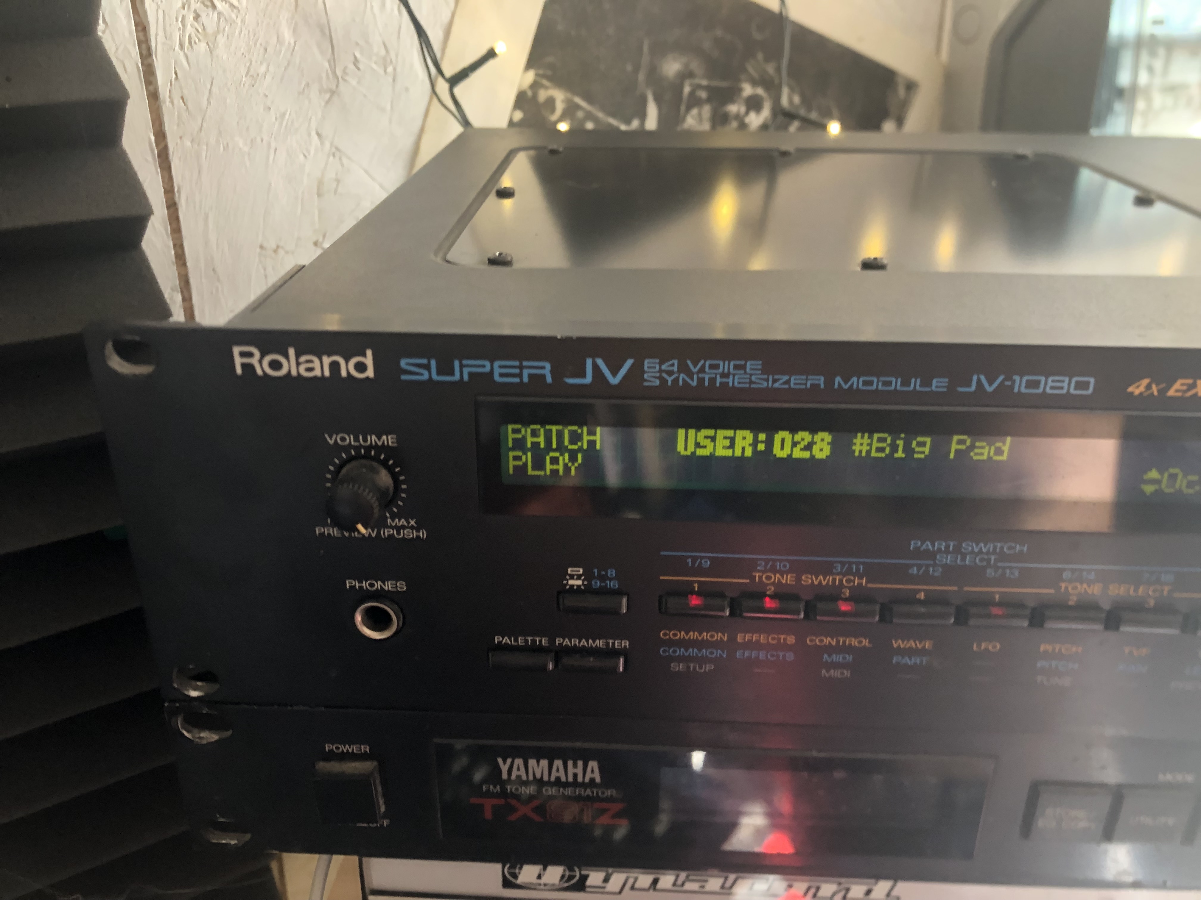 A saisir JV1080 et yamaha TX81Z prix vide grenier 