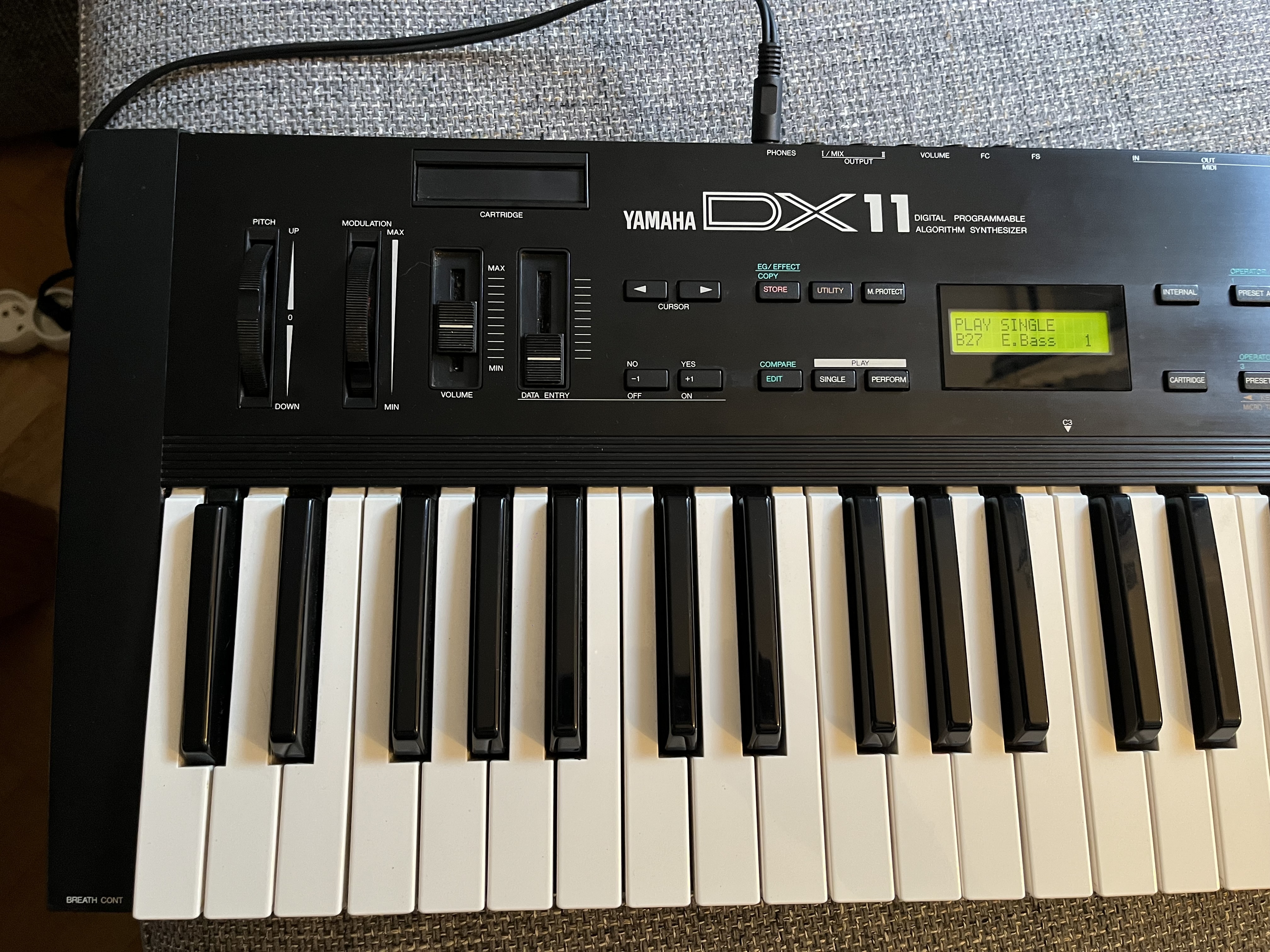 Vends Yamaha DX11