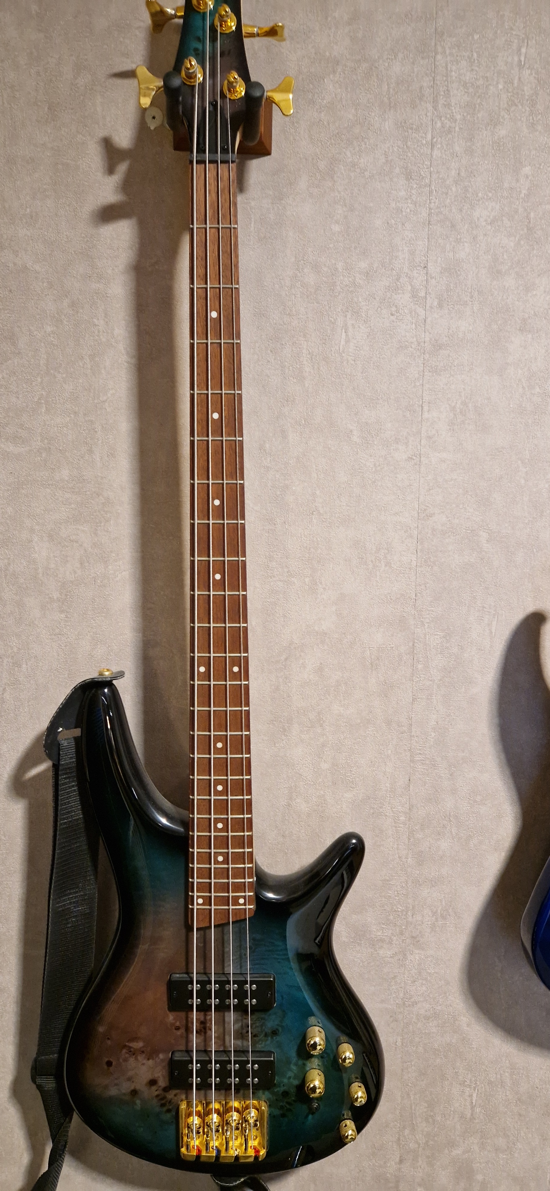 vends IBANEZ SR 400 Comme neuf 400.00 euros