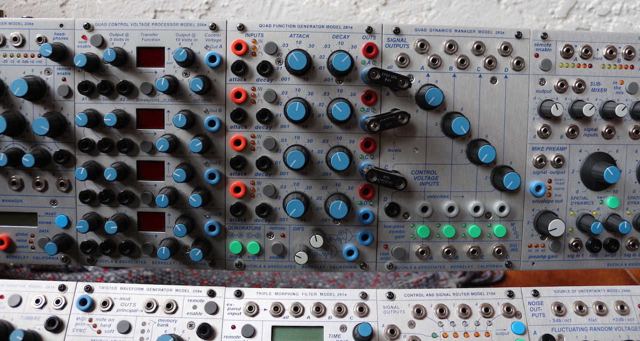 04 - Buchla 200e